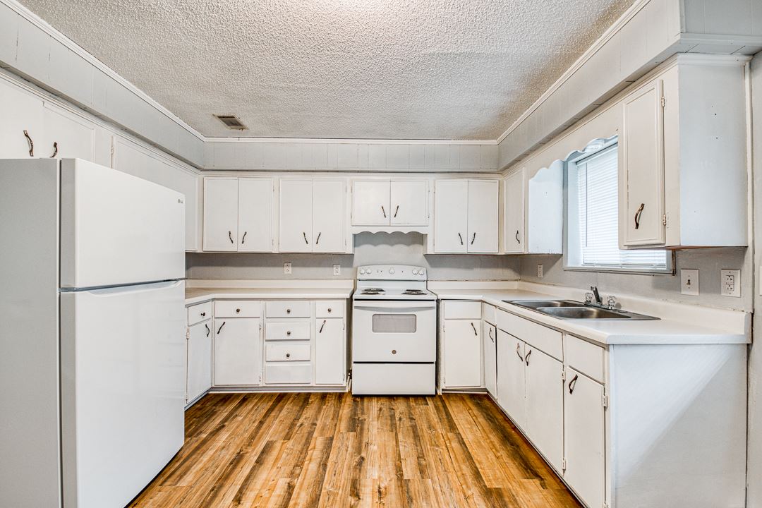 Earls Lakeside - Residential Lease