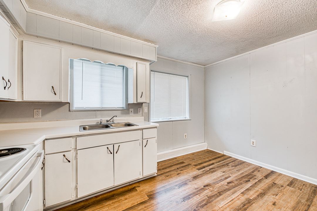 Earls Lakeside - Residential Lease