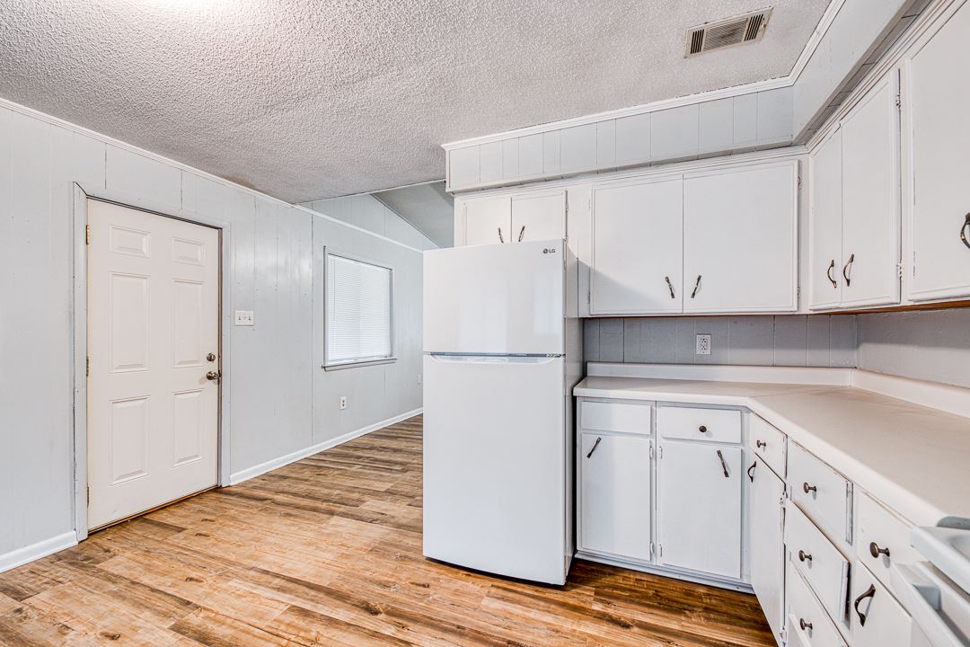 Earls Lakeside - Residential Lease