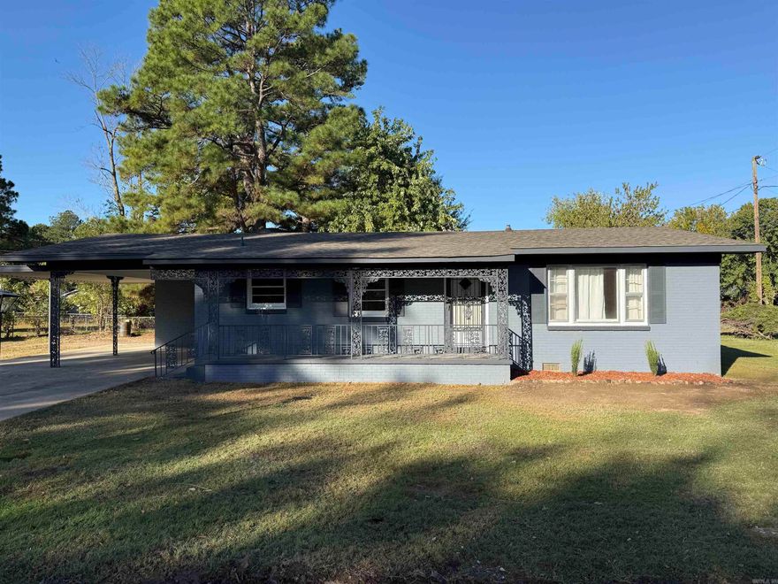 This 3 bedroom, 1 bath home offers 1,120sqft of cozy space, perfect for a first-time home buyer or someone wanting to downsize without giving up comfort. It features a new roof, new flooring, new light fixtures, and interior and exterior paint. the home sits on a 0.21 acre corner lot. Located in a quiet Paragould neighborhood, this home is close to everything including one mile to downtown Paragould, 0.3 miles to the 412 bypass, and just 8 miles to the Missouri state line.