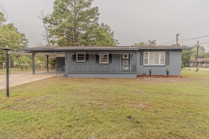 This 3 bedroom, 1 bath home offers 1,120sqft of cozy space, perfect for a first-time home buyer or someone wanting to downsize without giving up comfort. It features a new roof, new flooring, new light fixtures, and interior and exterior paint. the home sits on a 0.21 acre corner lot. Located in a quiet Paragould neighborhood, this home is close to everything including one mile to downtown Paragould, 0.3 miles to the 412 bypass, and just 8 miles to the Missouri state line.