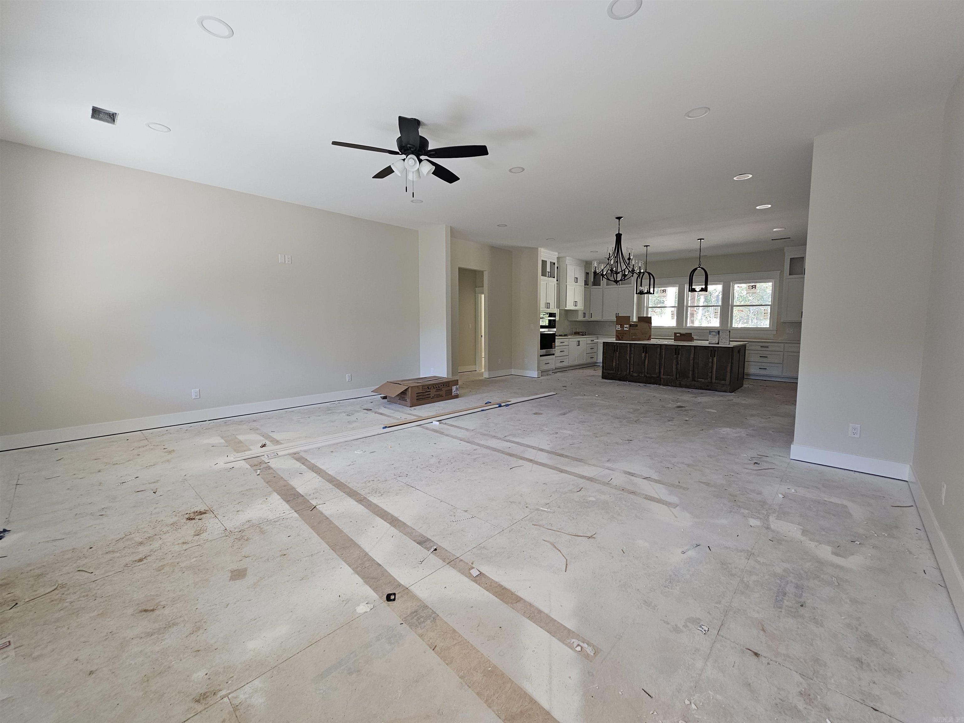 ROLLING MANOR - Residential