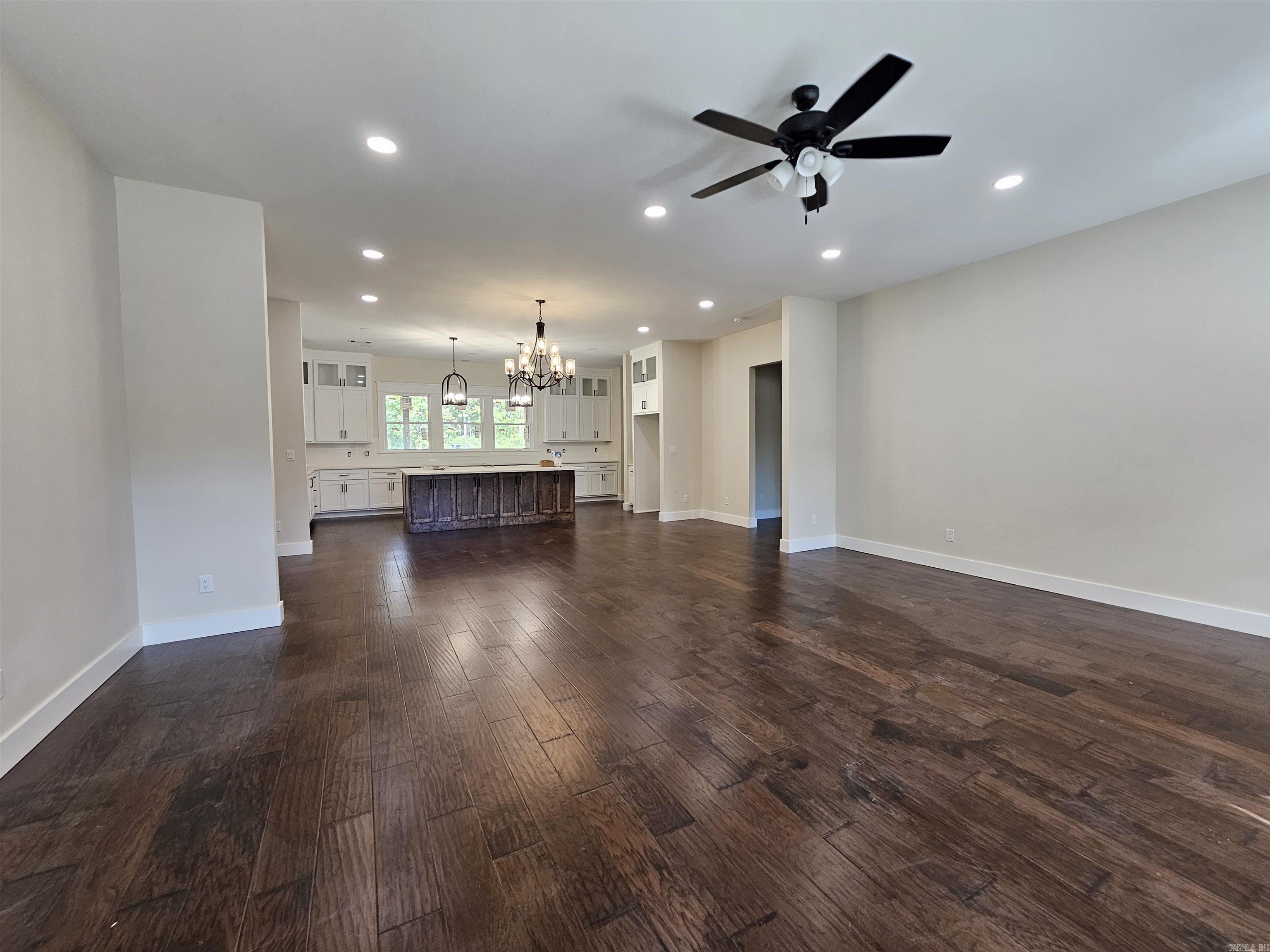 ROLLING MANOR - Residential