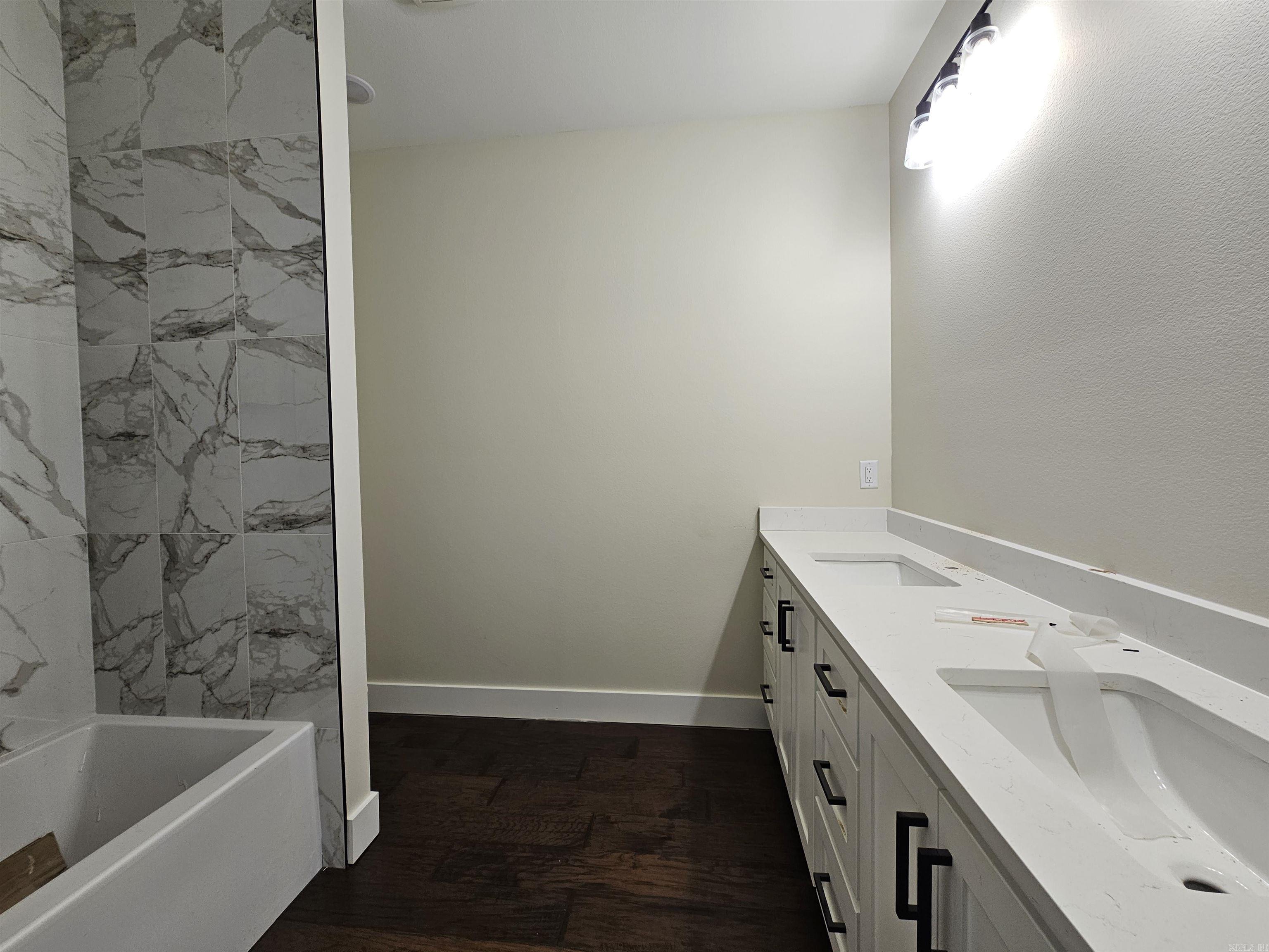 ROLLING MANOR - Residential