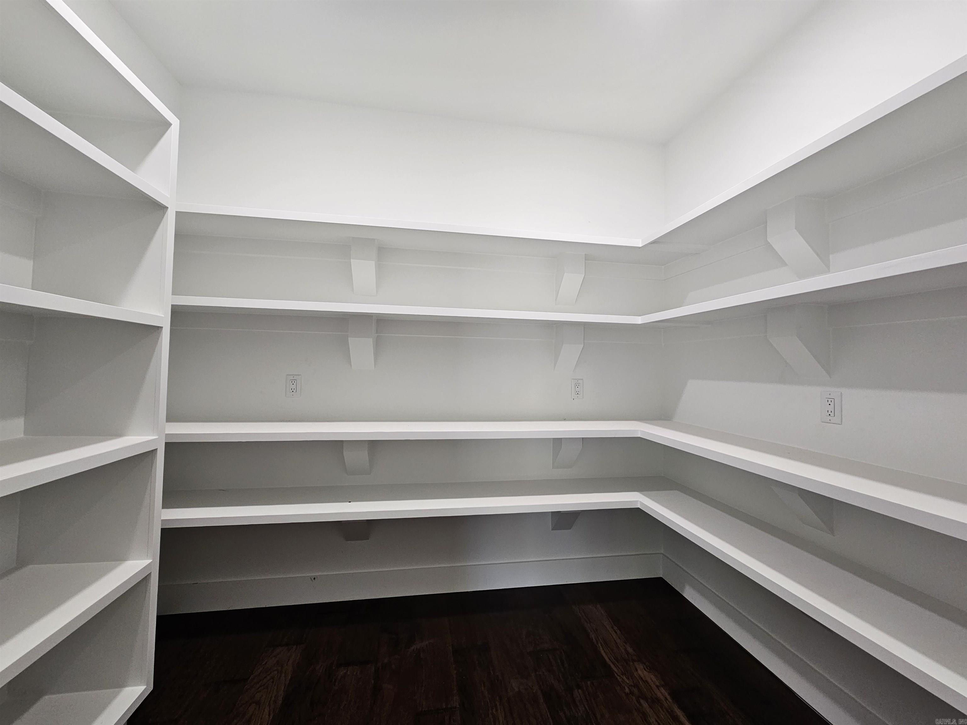 ROLLING MANOR - Residential