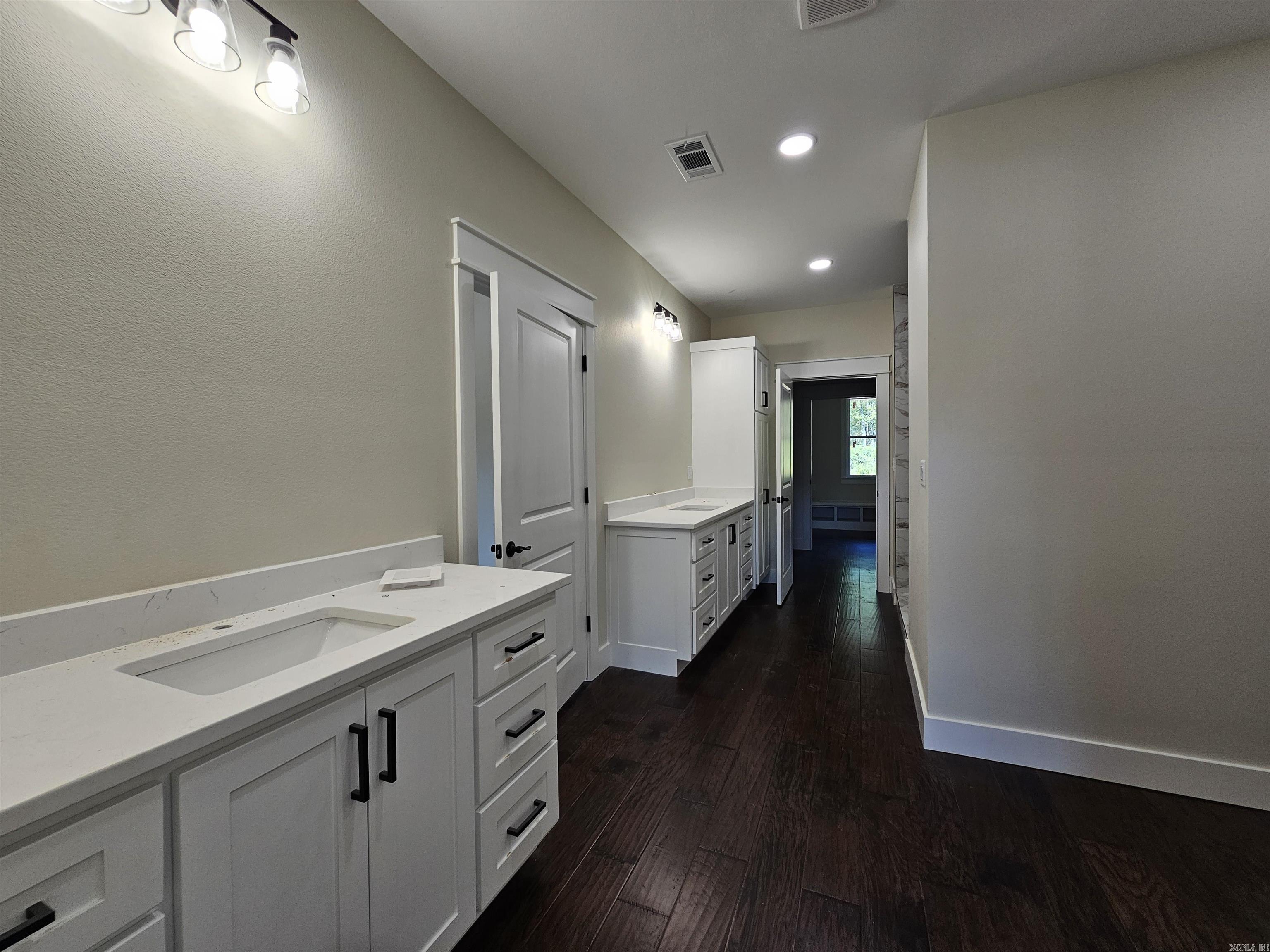 ROLLING MANOR - Residential