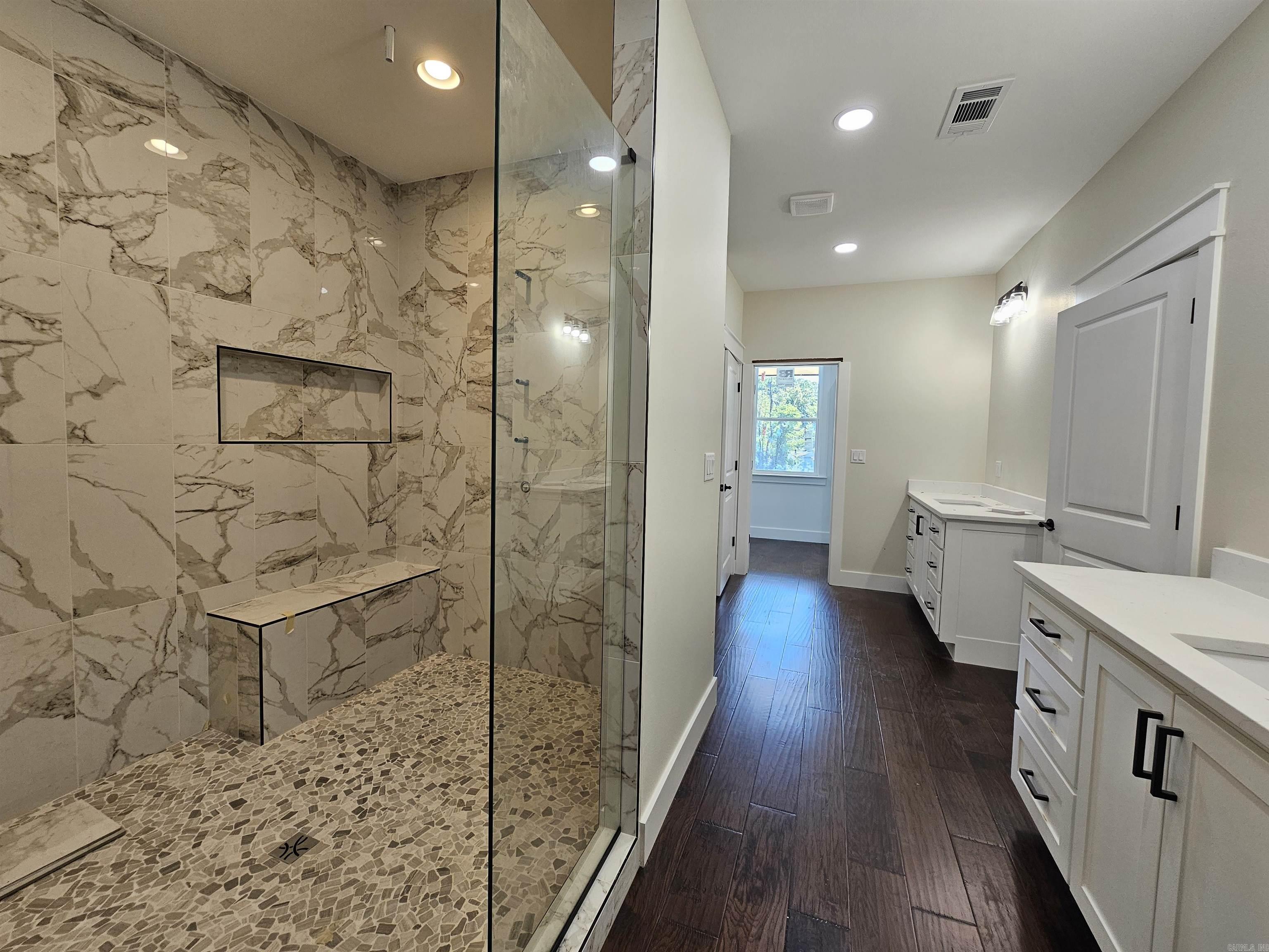 ROLLING MANOR - Residential