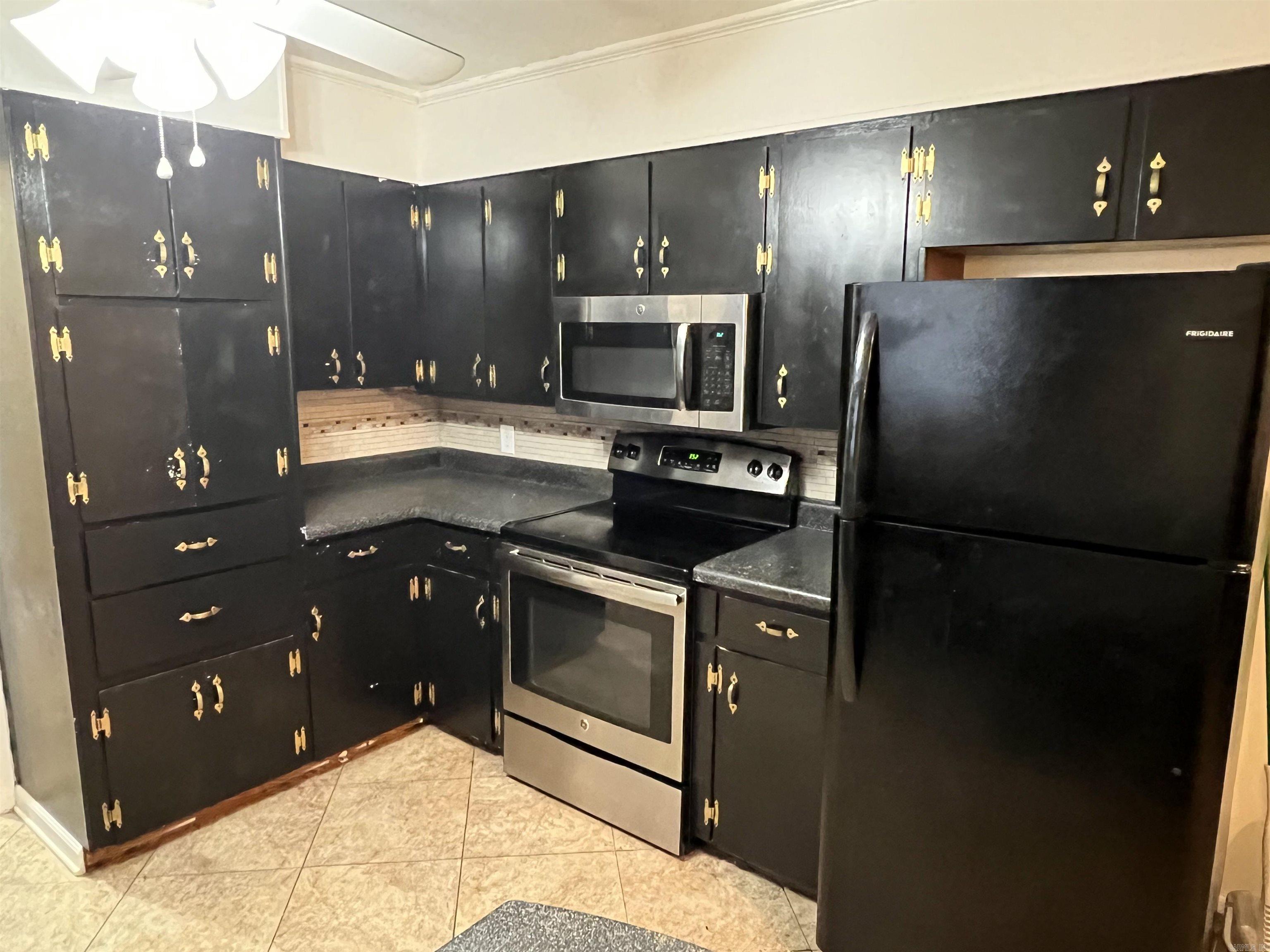 COLONIAL ACRES - Residential