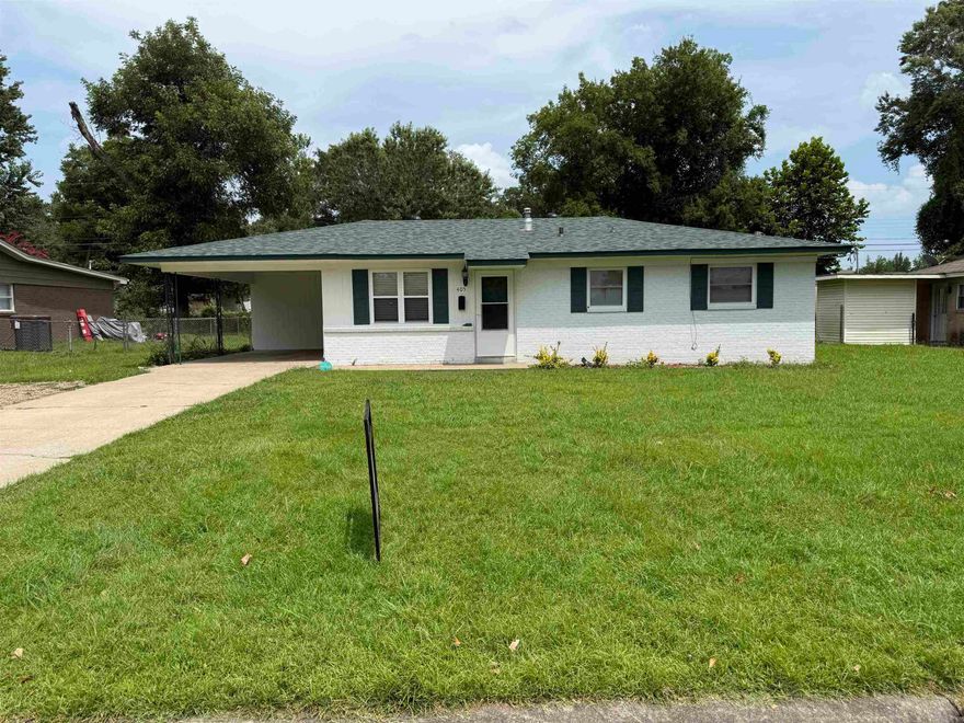 Nice clean home in good area of Jacksonville close to Main Street and restaurants.Nice size living room and eat in kitchen with good cabinet space.New roof 2024 new windows 2023 new water heater 2024 .Large fence yard with an outside storage building .Updated hall bathroom with new sink and vanity cabinet .Fresh exterior paint .Buyer backed out at day of closing inspection was done and repairs were completed.Ready to move into now .