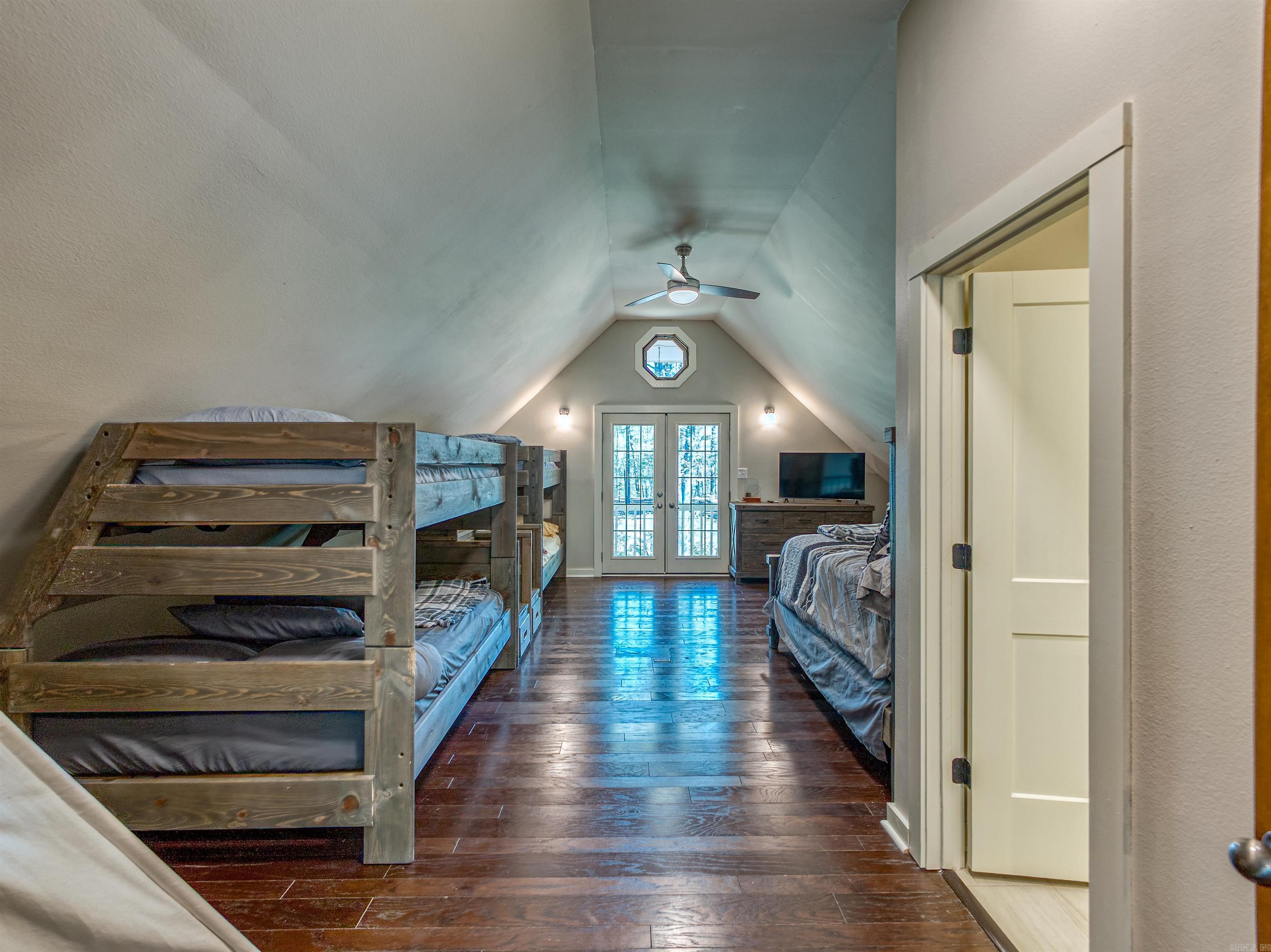 SILLS PENINSULA - Residential