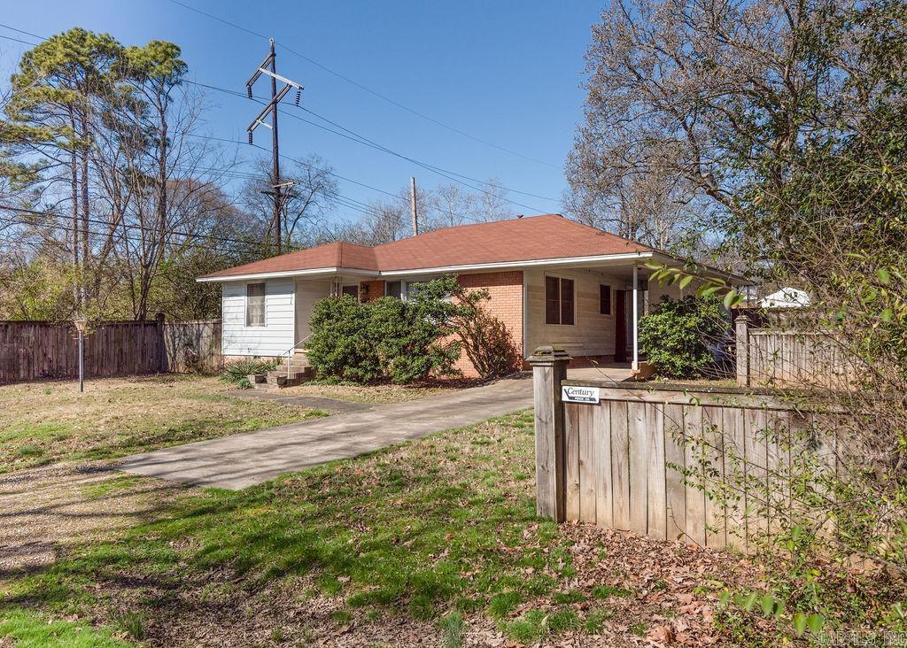 Welcome to the perfect starter home, sitting on 2 lots and nestled at the end of a serene and quiet street. This cozy residence is an ideal entry point into the world of homeownership, offering a charming blend of comfort and simplicity. Make your appointment today! Agents see remarks.