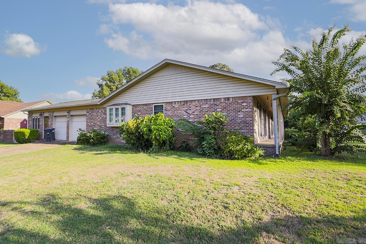 EAST MEADOW - Residential