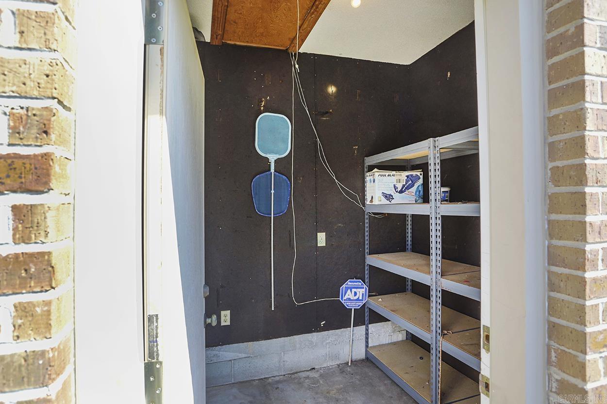 EAST MEADOW - Residential