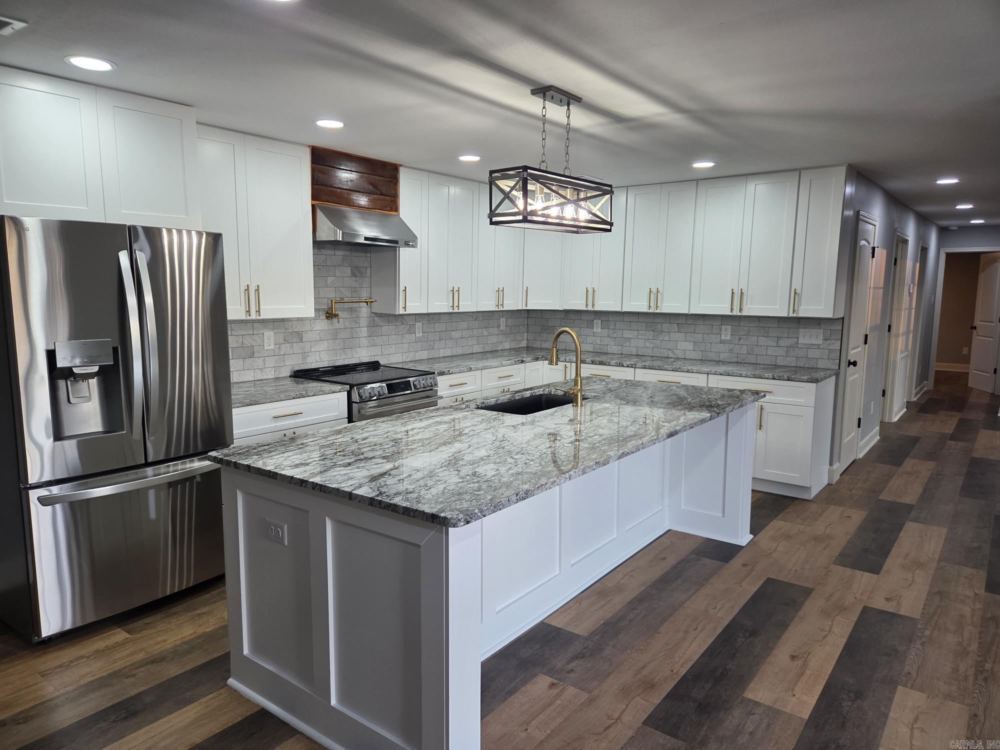 COUNTRY VALLEY ESTATES - Residential