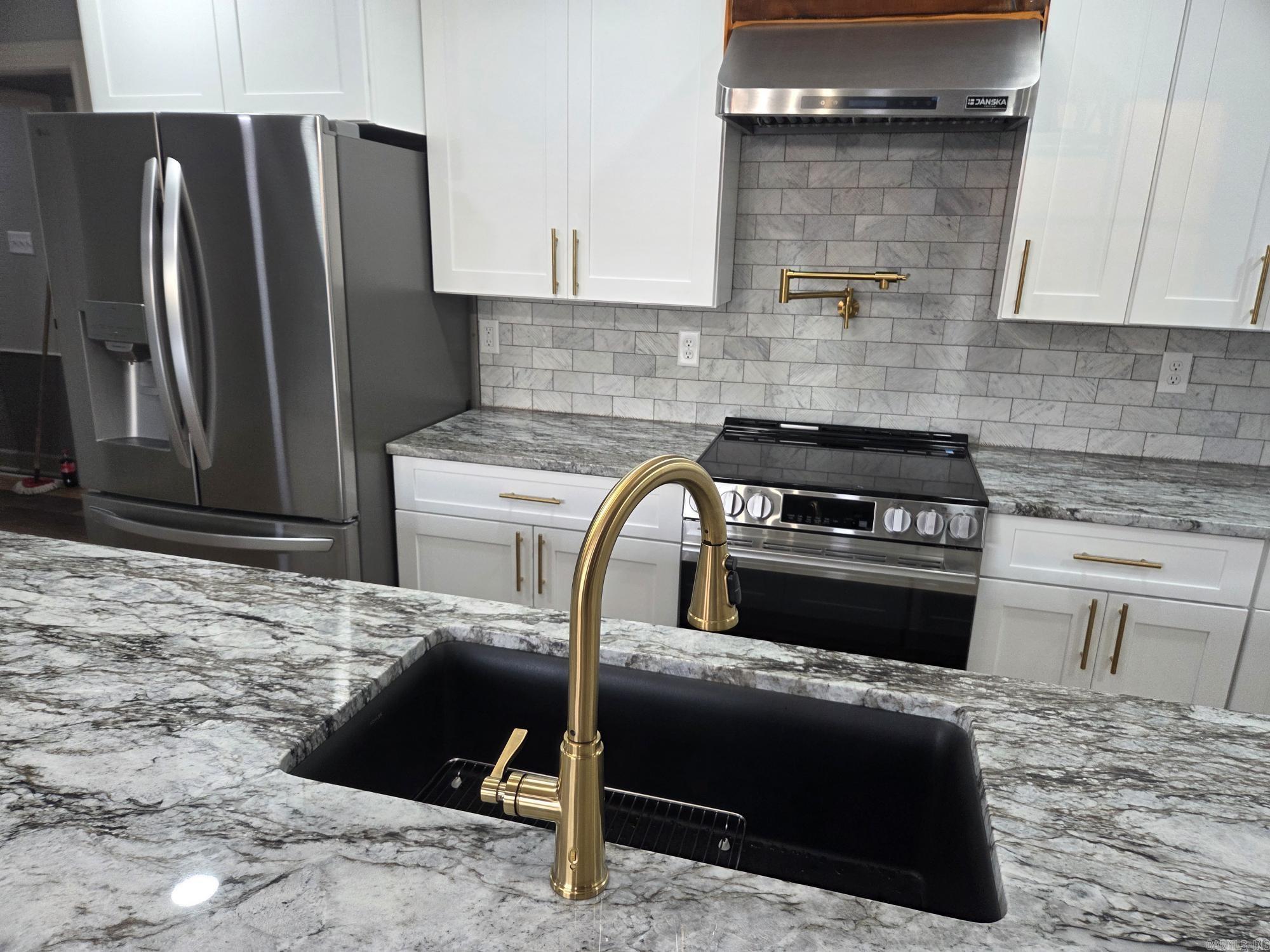 COUNTRY VALLEY ESTATES - Residential