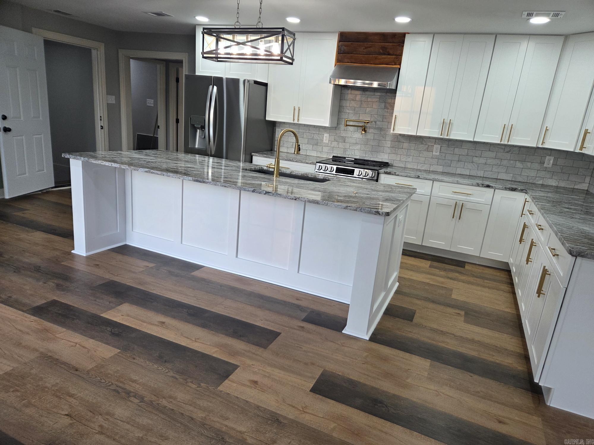 COUNTRY VALLEY ESTATES - Residential