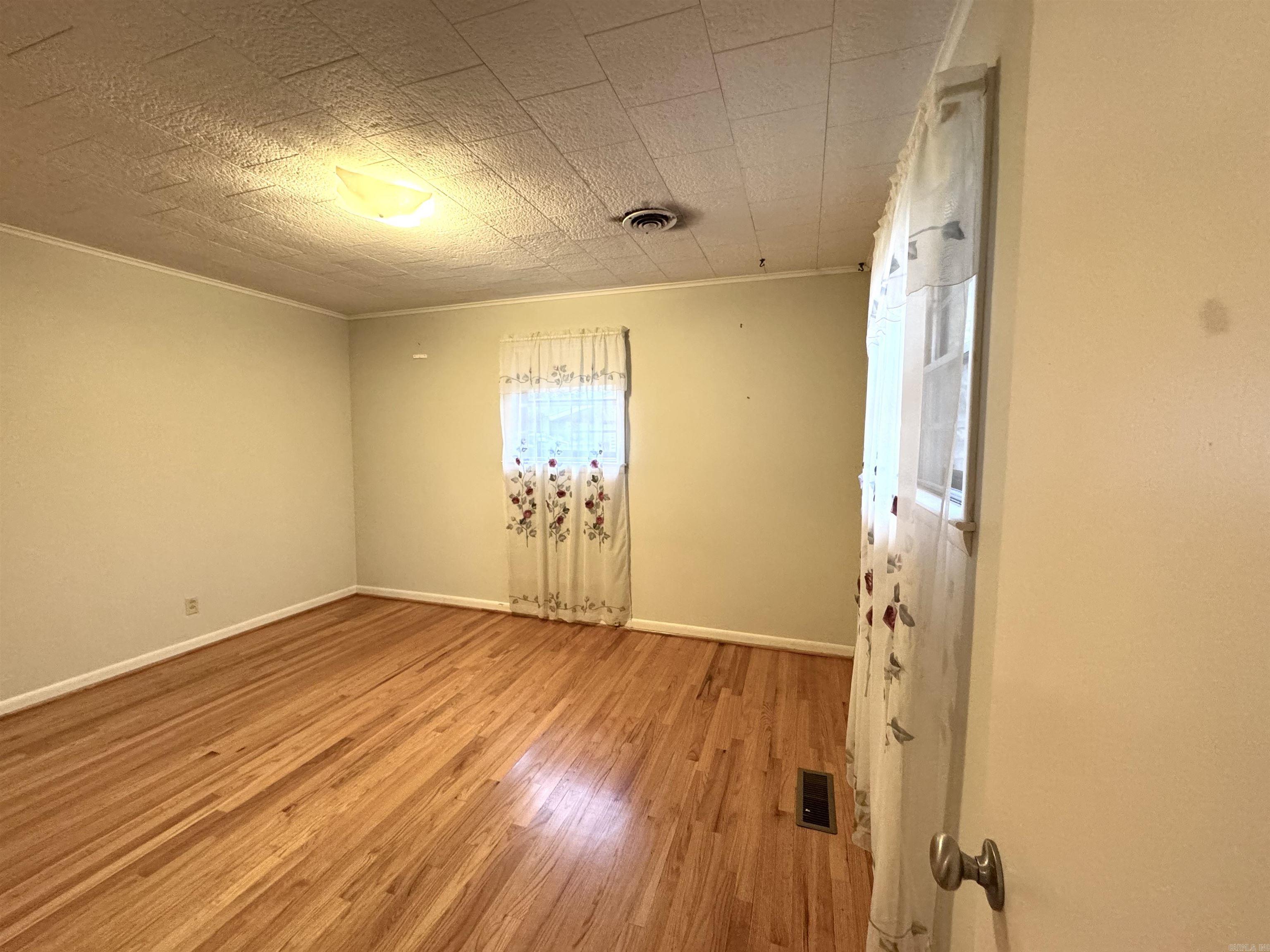 COUNTRY CLUB - Residential