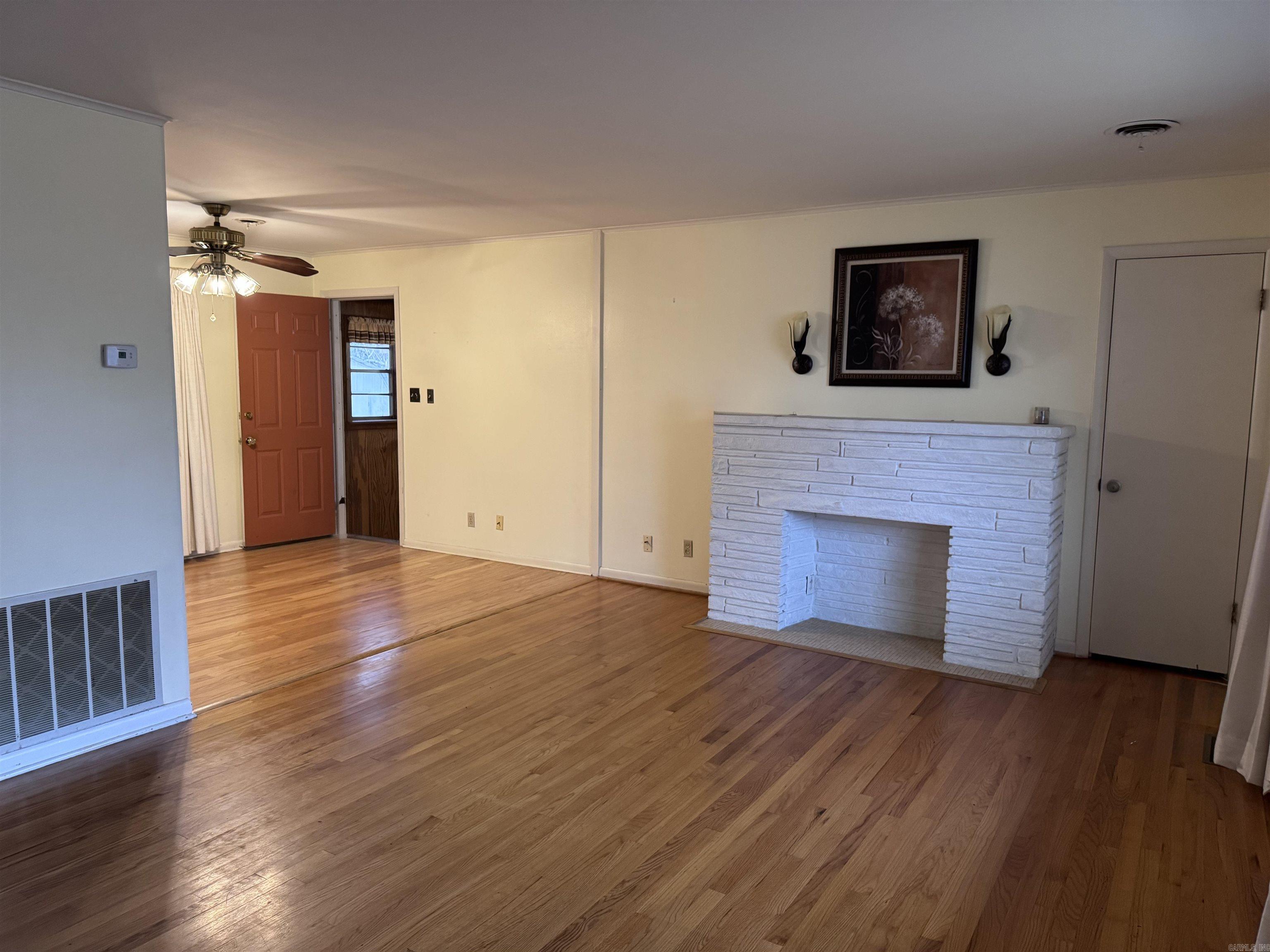 COUNTRY CLUB - Residential