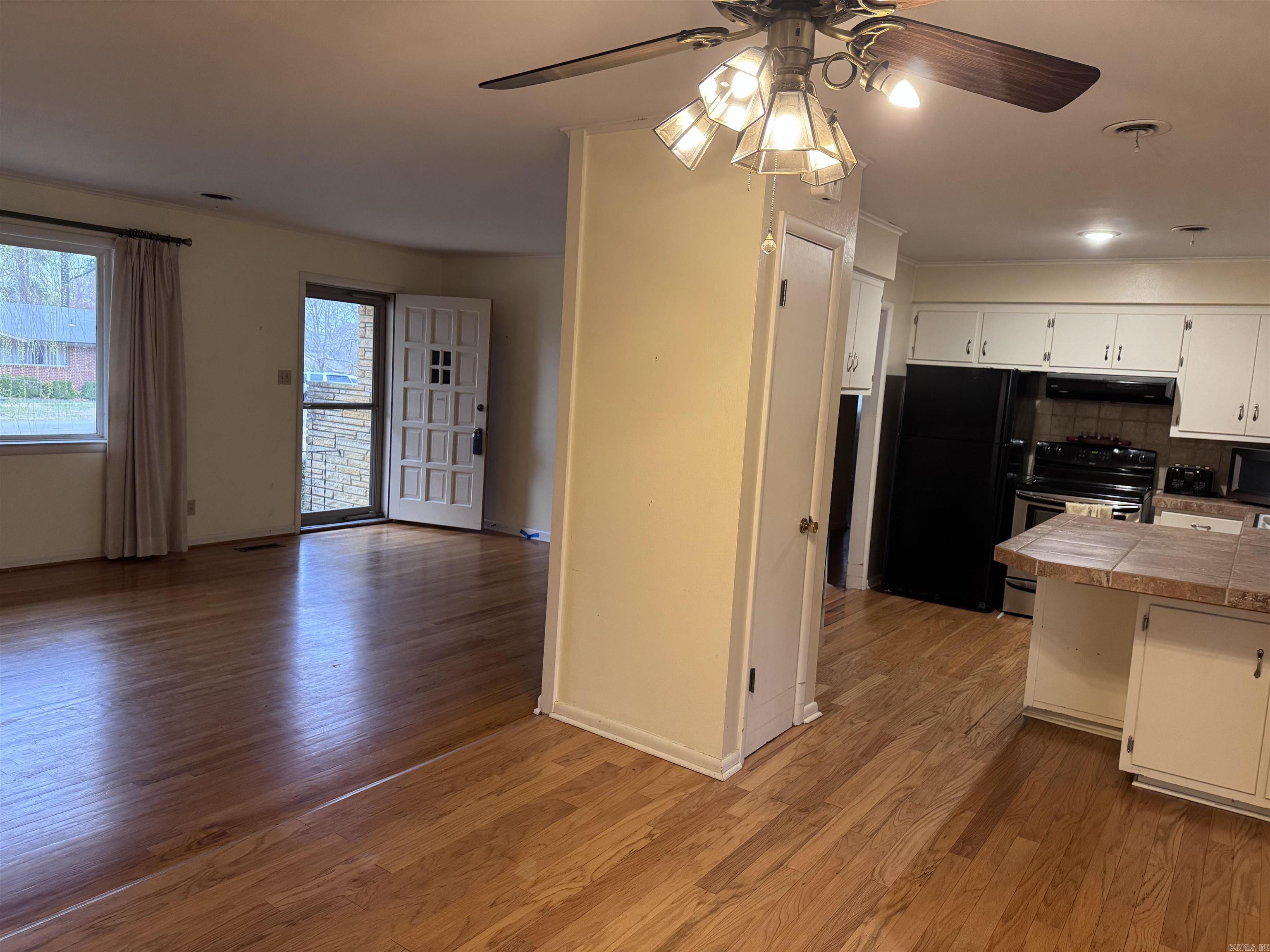 COUNTRY CLUB - Residential