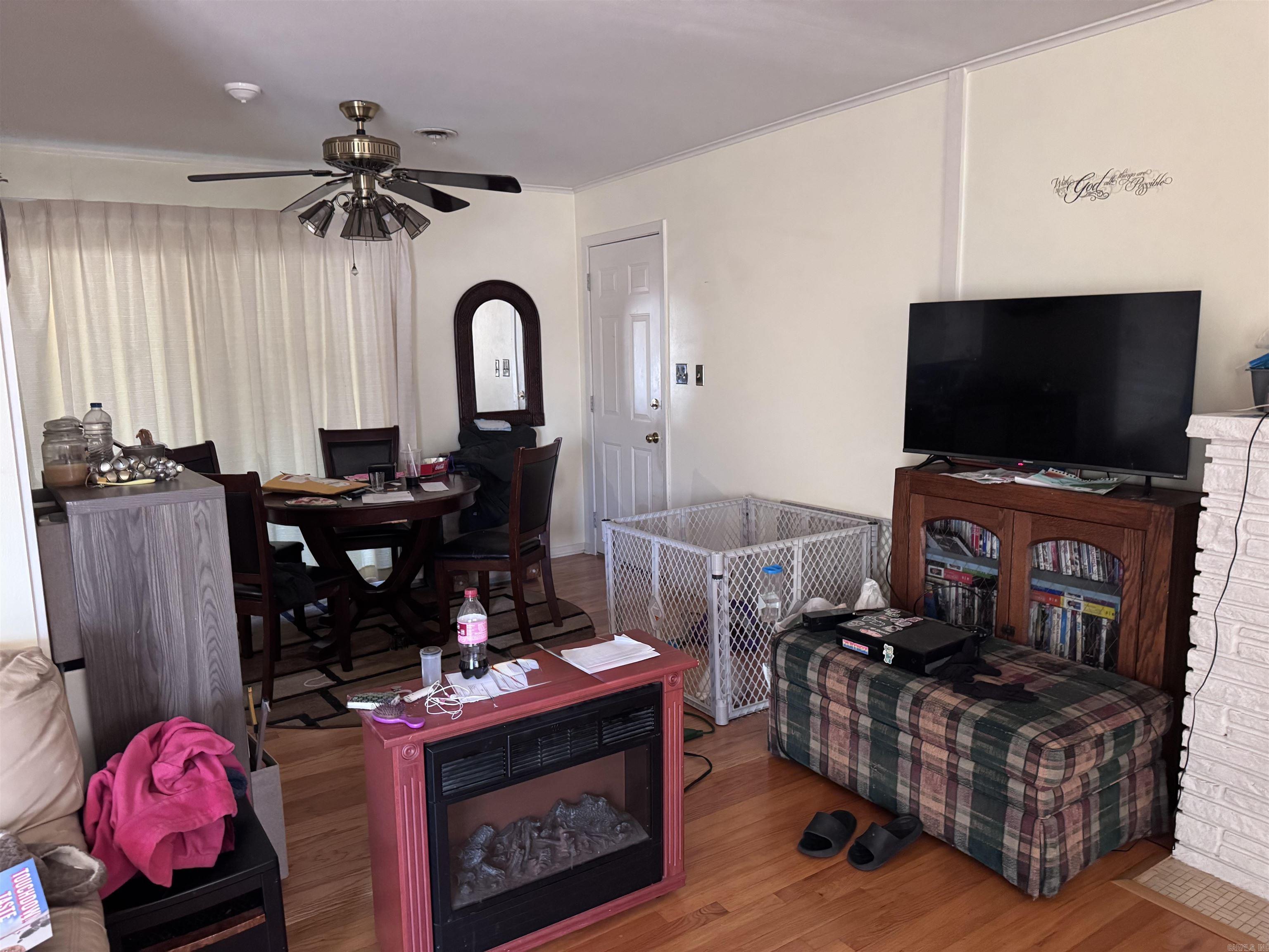 COUNTRY CLUB - Residential