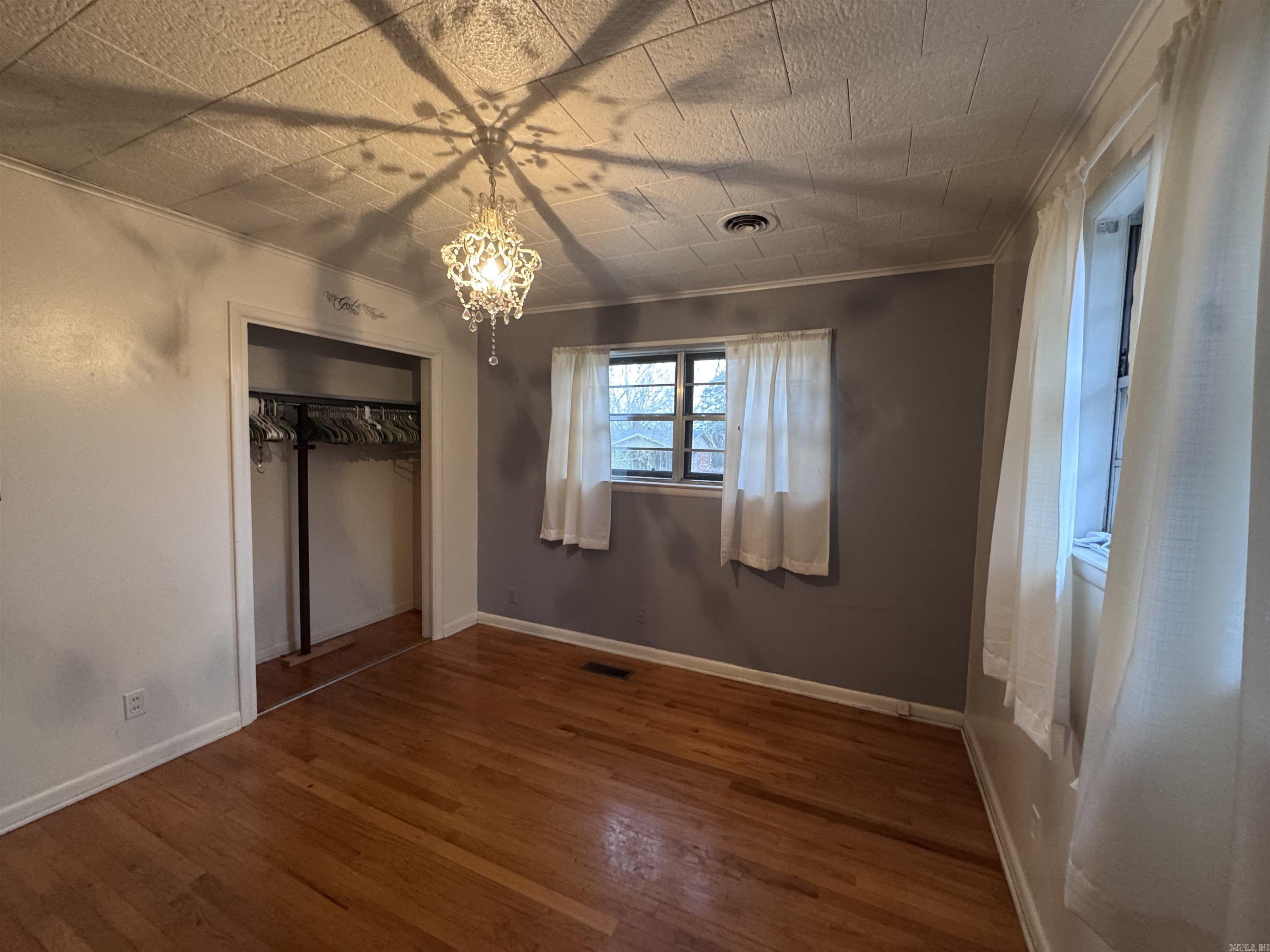 COUNTRY CLUB - Residential