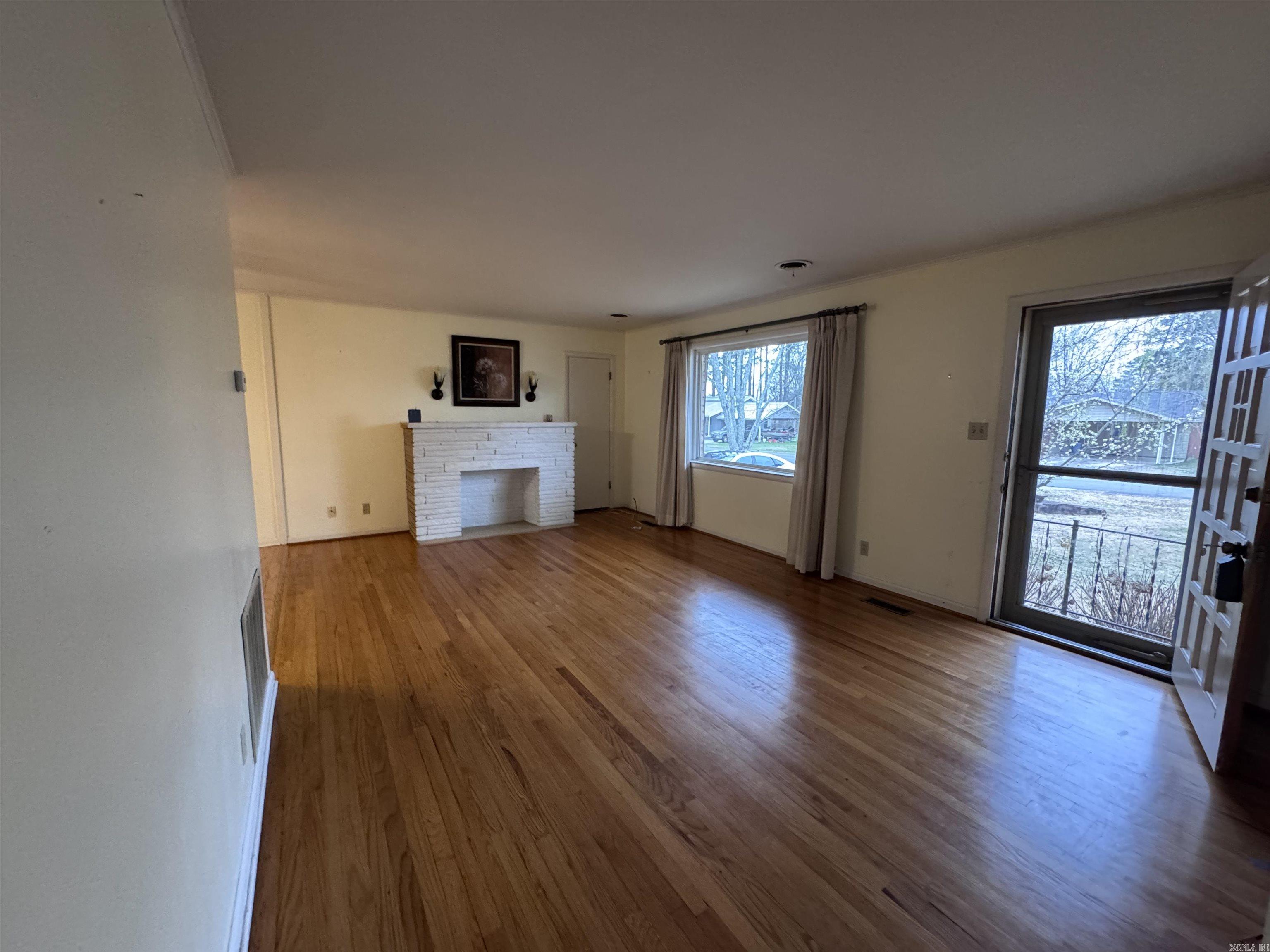 COUNTRY CLUB - Residential