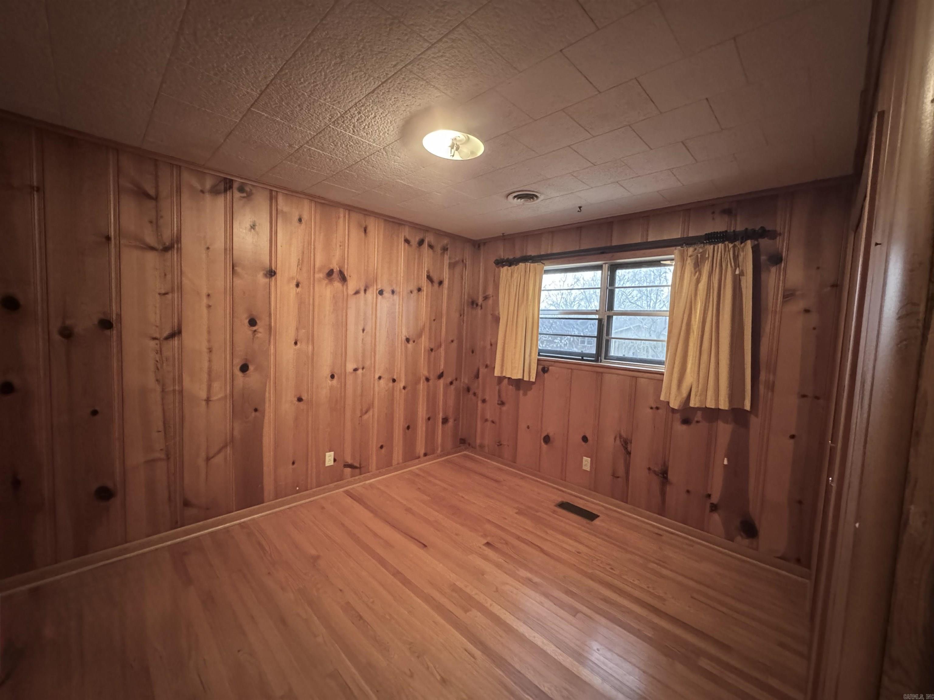 COUNTRY CLUB - Residential