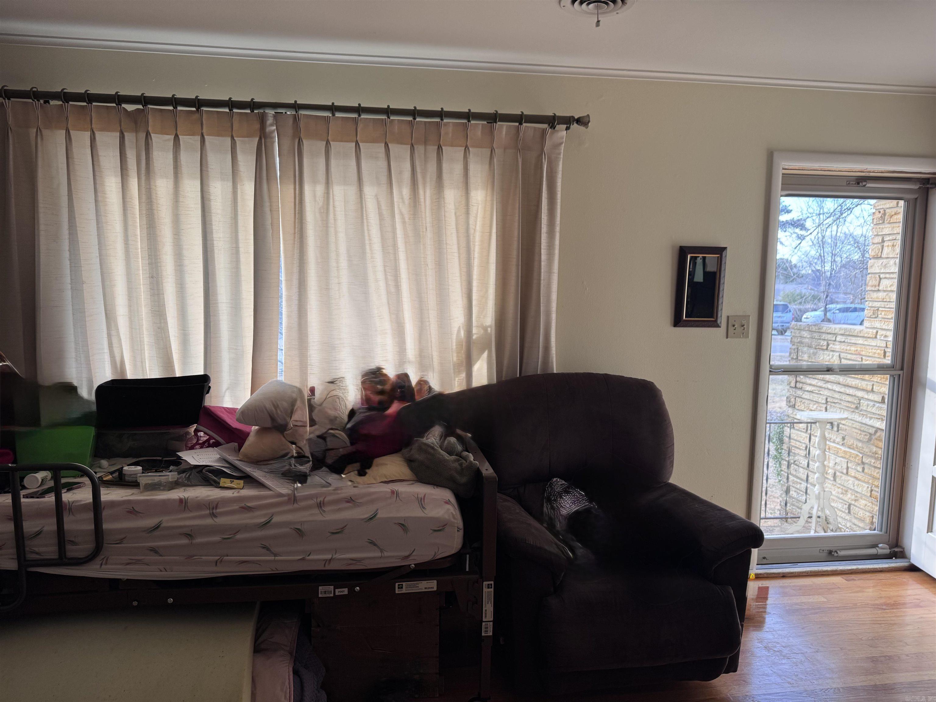 COUNTRY CLUB - Residential