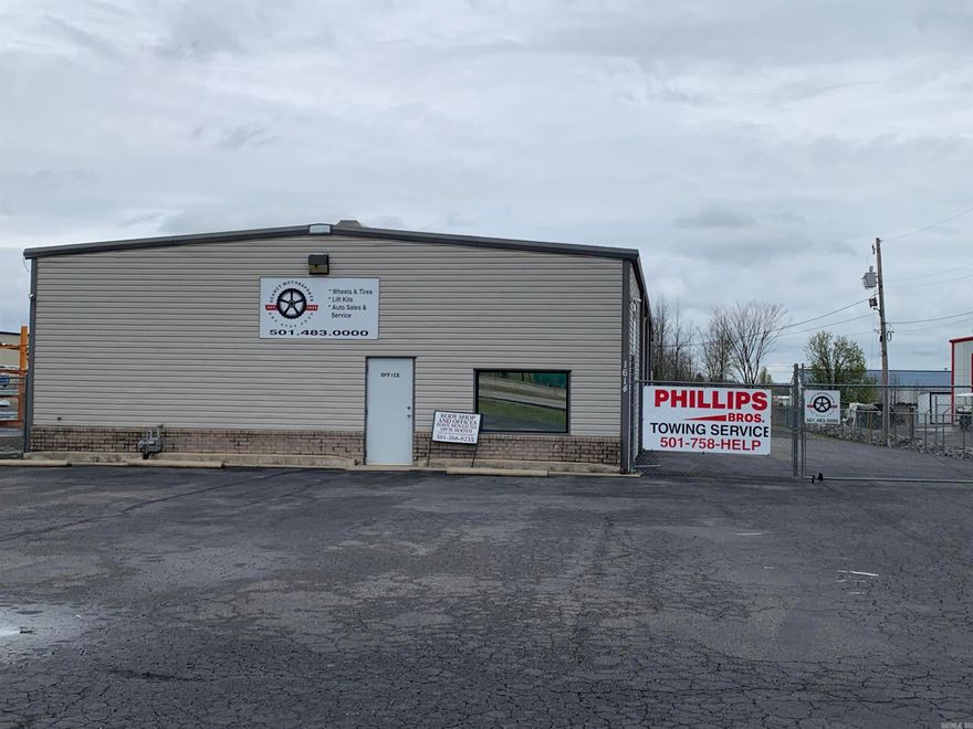 Prime Location, 4000sq ft of warehouse/office space just off Exit 43, completely fenced with 3 offices. Property sits on one of the busiest roads in Searcy. Call for a preview.