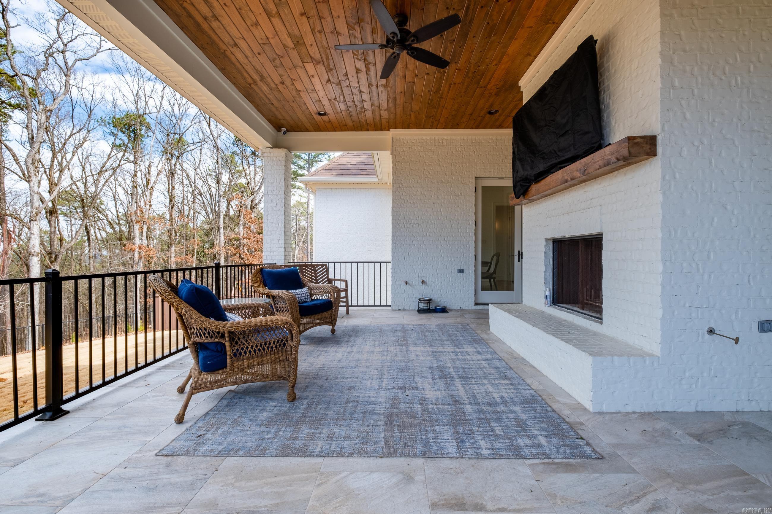 CHENAL VALLEY "FALSTONE COURT" - Residential