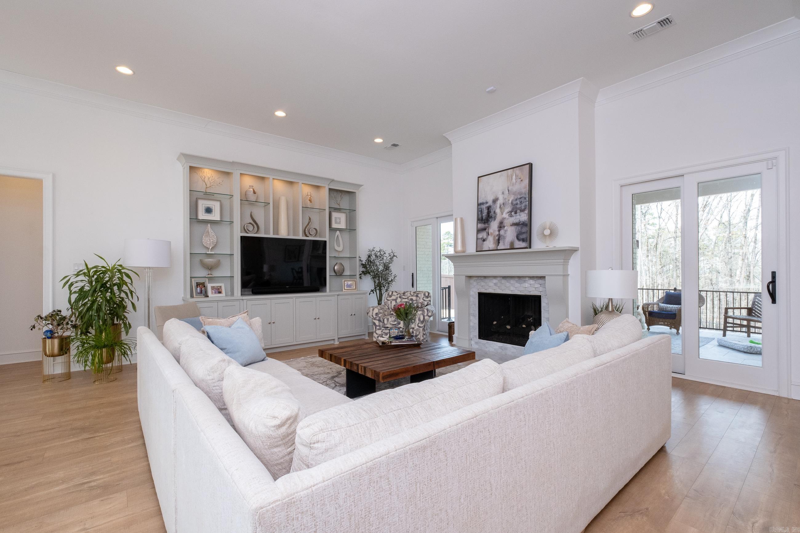 CHENAL VALLEY "FALSTONE COURT" - Residential