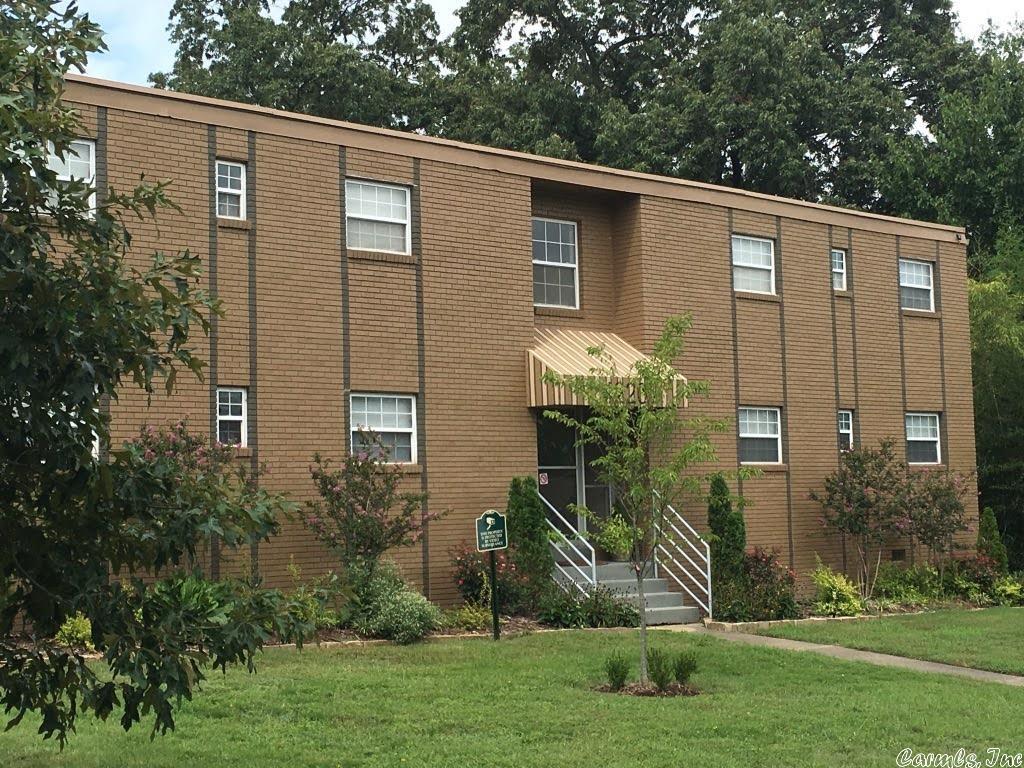 Rare opportunity to purchase an 8-unit Hillcrest apartment building one block from UAMS campus. Extensive remodeling over past several years inside and out. All units 2BR/1BA. This property is being offered along with 4611 Woodlawn Dr, either alone or as a package with Woodlawn.