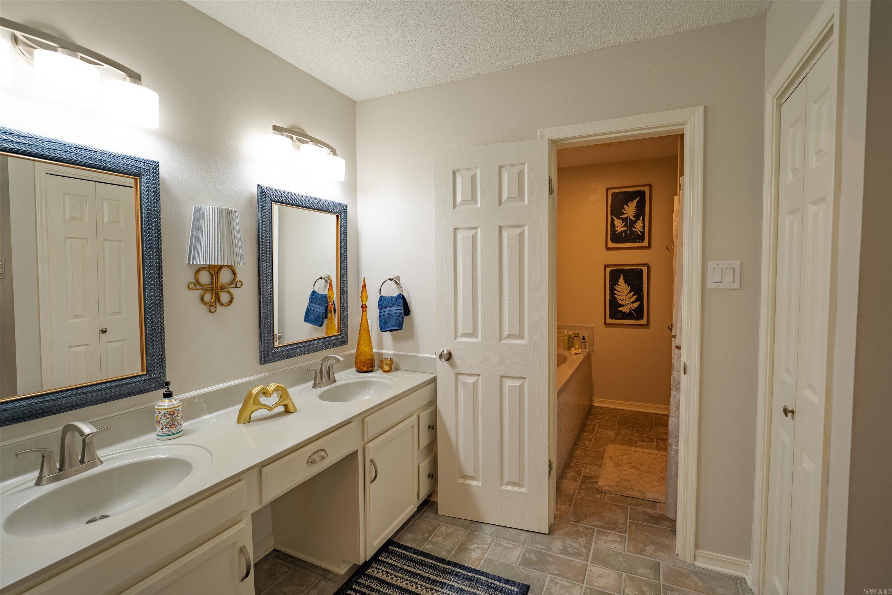 FOXWOOD J - Residential