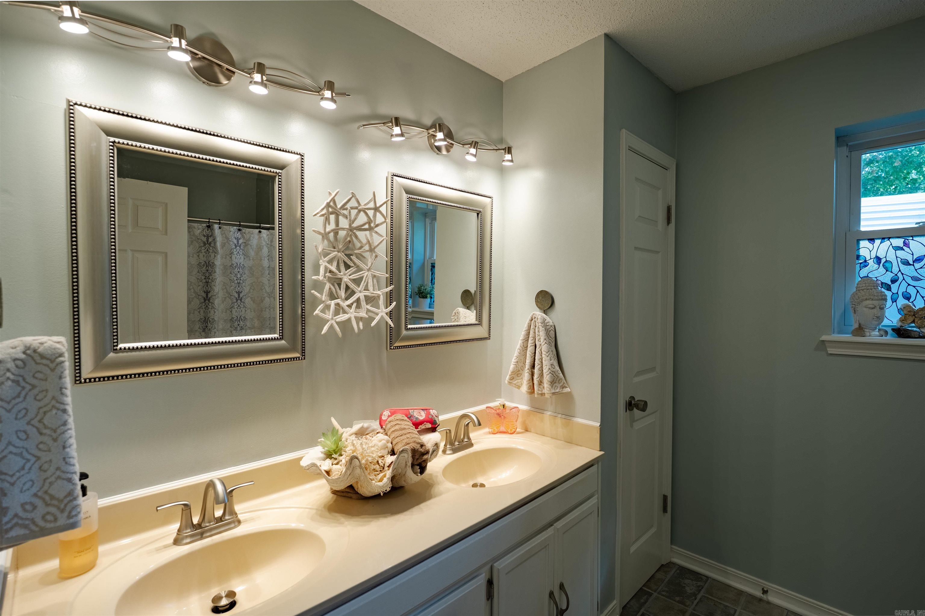 FOXWOOD J - Residential