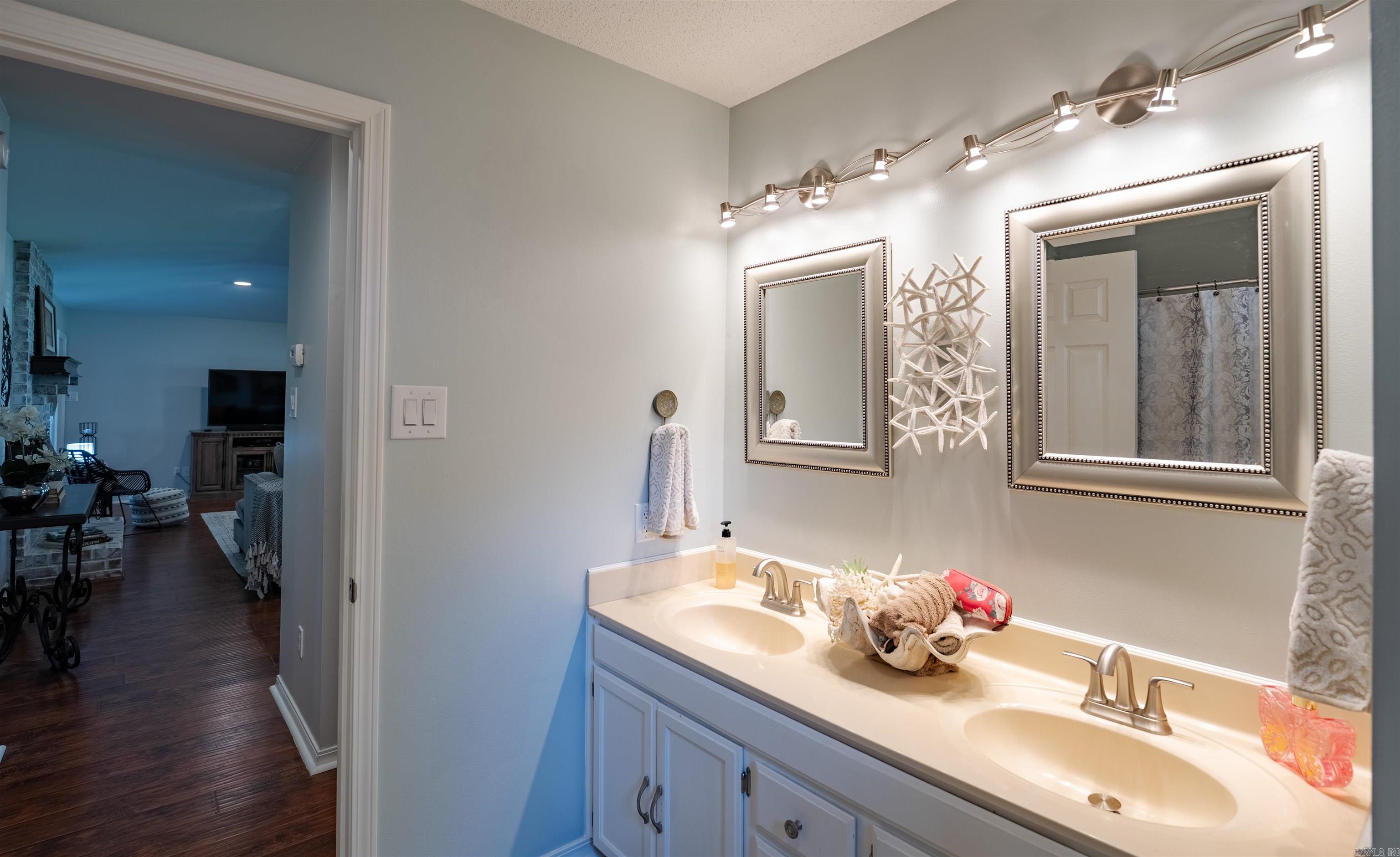 FOXWOOD J - Residential