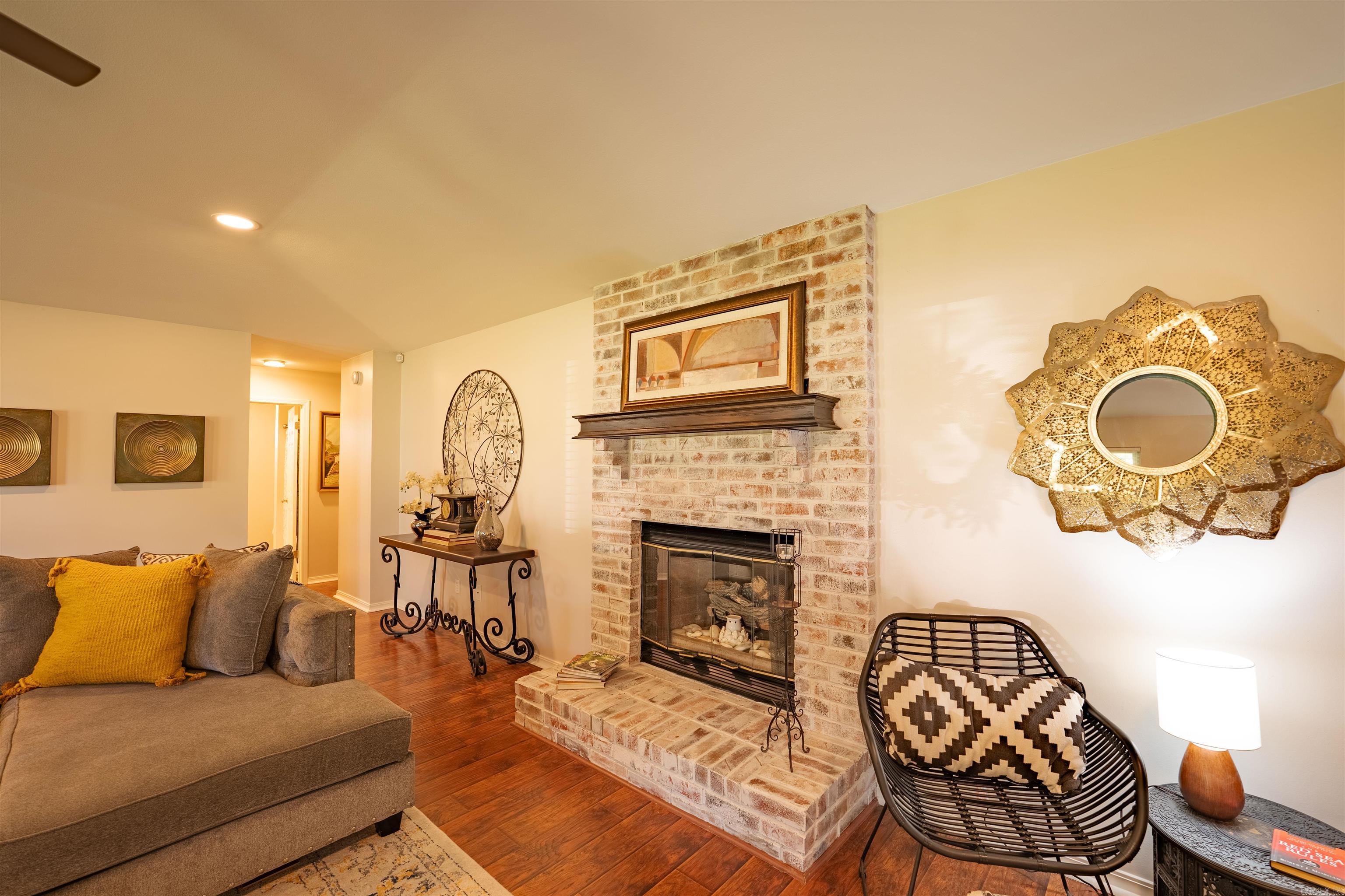 FOXWOOD J - Residential