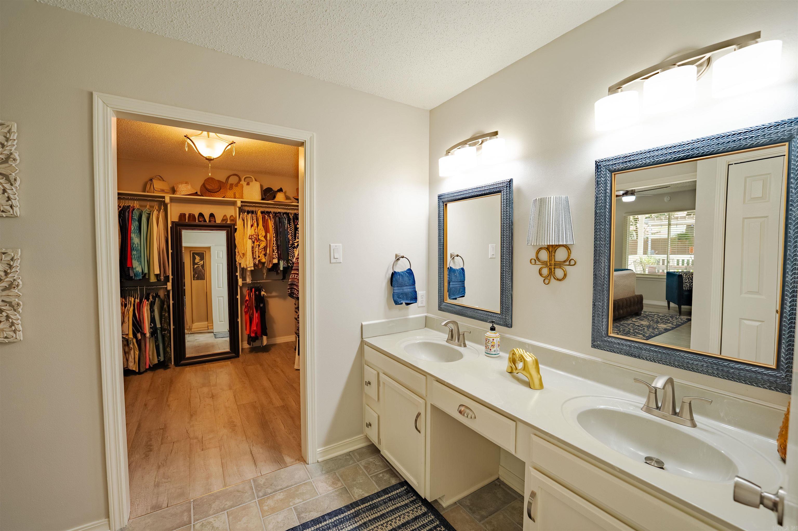 FOXWOOD J - Residential