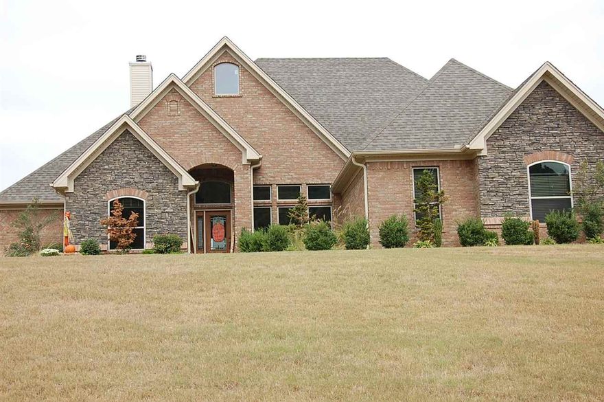 COUNTRY LIVING AT IT'S BEST....BEAUTIFUL BRICK HOME ON 1 ACRES....OPEN FLOOR PLAN....LARGE KITCHEN WITH GRANITE COUNTERS AND ISLAND....CUSTOM CABINETS......LOTS OF WOOD TRIM.......HARDWOOD FLOORS....BONUS ROOM UPSTAIRS AND A GORGEOUS IN GROUND POOL!!!!