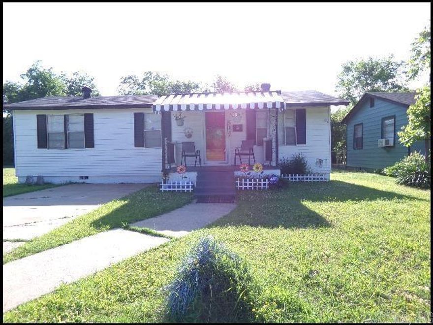*NORTH LITTLE ROCK* CUTE HOME IN DIXIE SUBDIVISION!! This 3 Bedroom And 2 Bath Home Features Almost 1300 Sqft! BONUS ROOM Can Be Used For 4th Bedroom Or Office! Refrigerator And Stove In Kitchen! Washer/Dryer Hookups!! Fenced Backyard! Large Yard! Pad For Parking! OUTDOOR PET FRIENDLY!! AVAILABLE NOW!!!<a href='https://raineyrealty.com/virtualtour.php?r=QL3zH4'> Click here for a 360° Virtual Tour</a>