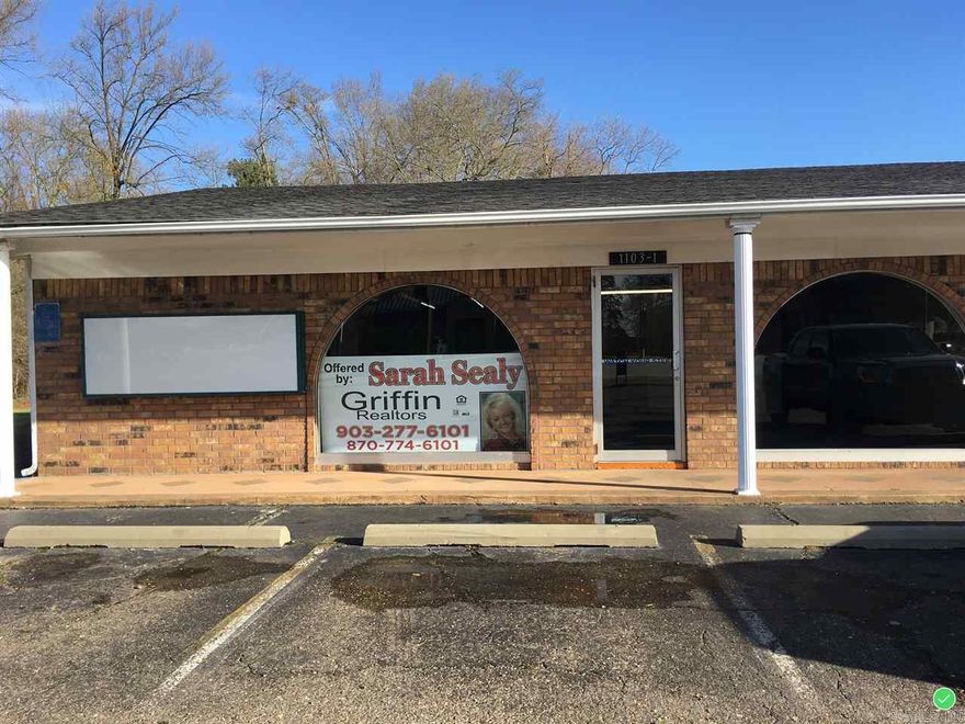 High traffic location for your retail or office space. Vacant and ready for new tenant. 1,750 sq ft office or retail space. Fresh paint, carpet and more.