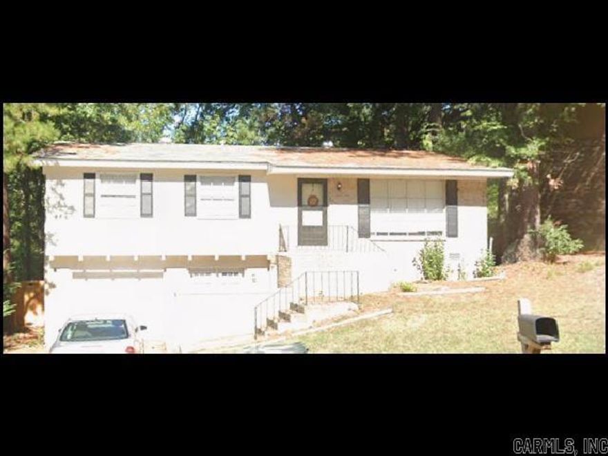 *LITTLE ROCK* CHARMING HOME IN THE PATTON PLACE SUBDIVISION!! This Spacious 3 Bedroom And 2 Bath Split-Level Home Features Over 1900 Square Feet Of Living Space! Electric Cooktop And Wall Oven, Refrigerator Included, Dishwasher And Garbage Disposal Featured In The Eat-In Kitchen! Carpet, Tile, And Vinyl Floors Throughout! This Home Offers Comfortable Bedrooms With Ample Space And Storage! Washer And Dryer Hookups Available! Central Heating! Fenced Backyard! Garage Parking Included! PET FRIENDLY!! AVAILABLE EARLY MARCH 2026!!!