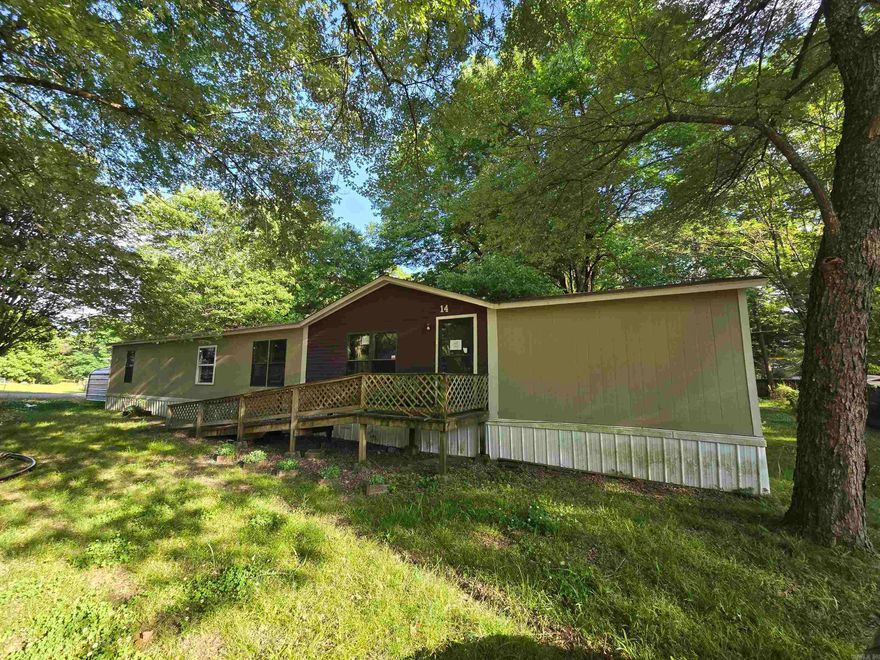 This mobile home has enough room for the whole family! 4 bedroom, 3 bath, 2 living areas, separate dining room and a bonus room. All sitting on a large corner lot and close the Lake Conway. Sold as is. Agents read confidential remarks.