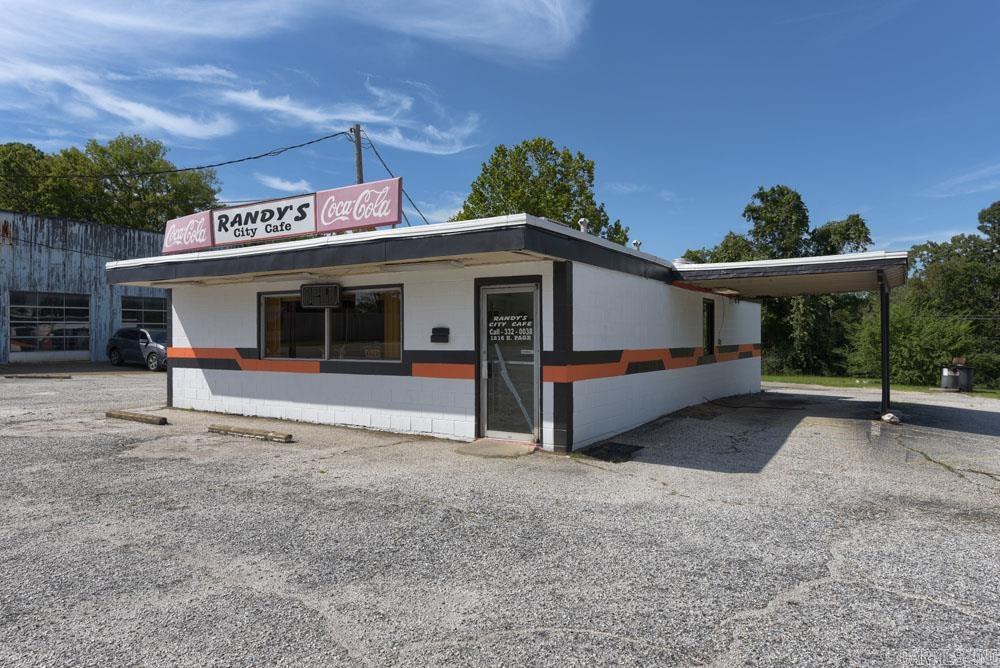 Established restaurant for sale. Owner is selling the land, building, equipment, furnishings and the established business for only $139,500. The building is constructed with concrete blocks with a slab foundation. The commercial vent-a-hood is in place as well as a grease trap. There is a walk-in cooler and all of the kitchen equipment goes with the purchase. A portable building used for storage is also included in the sale. A new drive thru cover has just been installed as well as some new signage. Even the kitchen sink is included. Here's your chance to get into your own restaurant with everything you need to get started already in place. Call the listing agent today for details. Income and expenses for this listing are estimated.