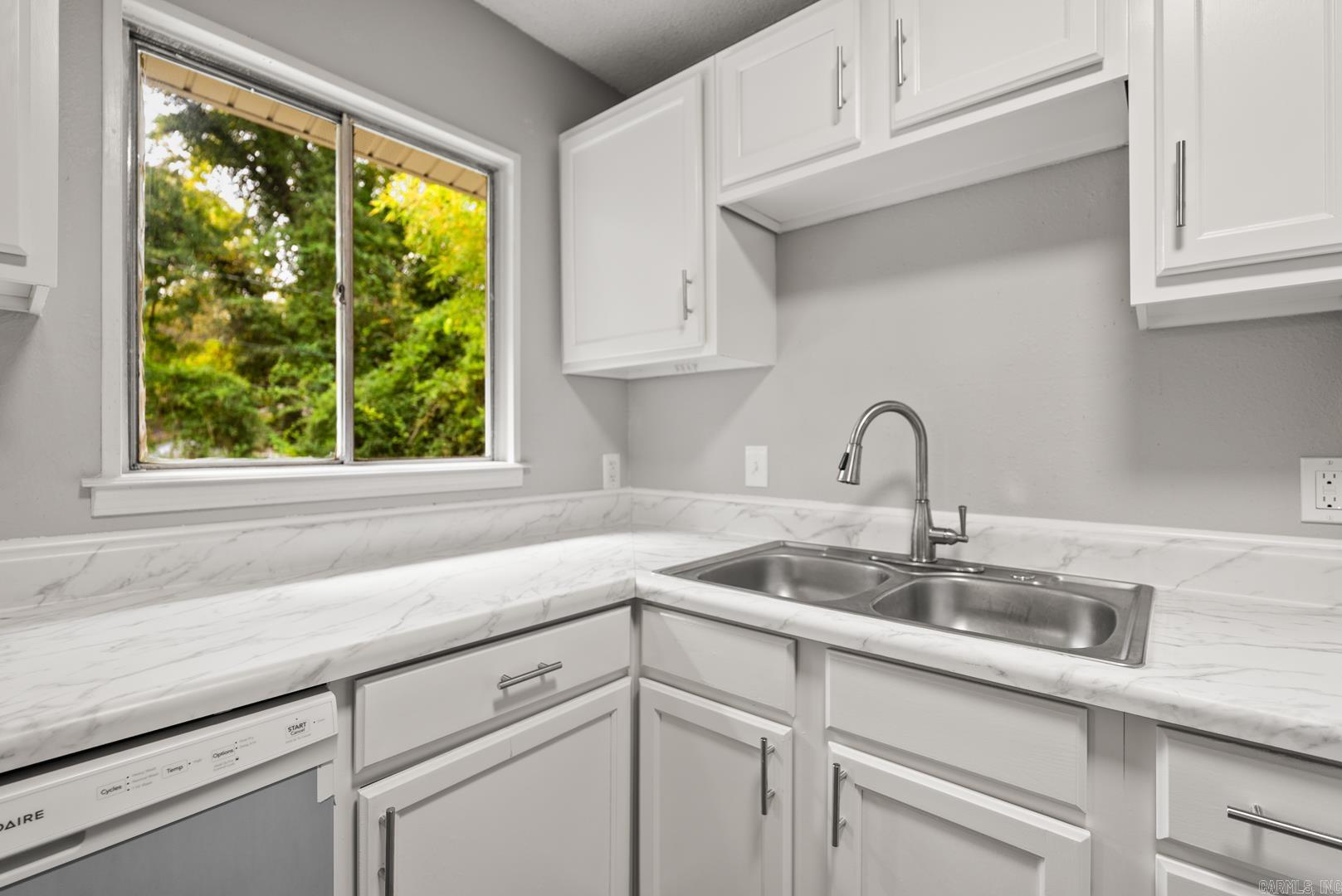 MEADOWCLIFF - Residential