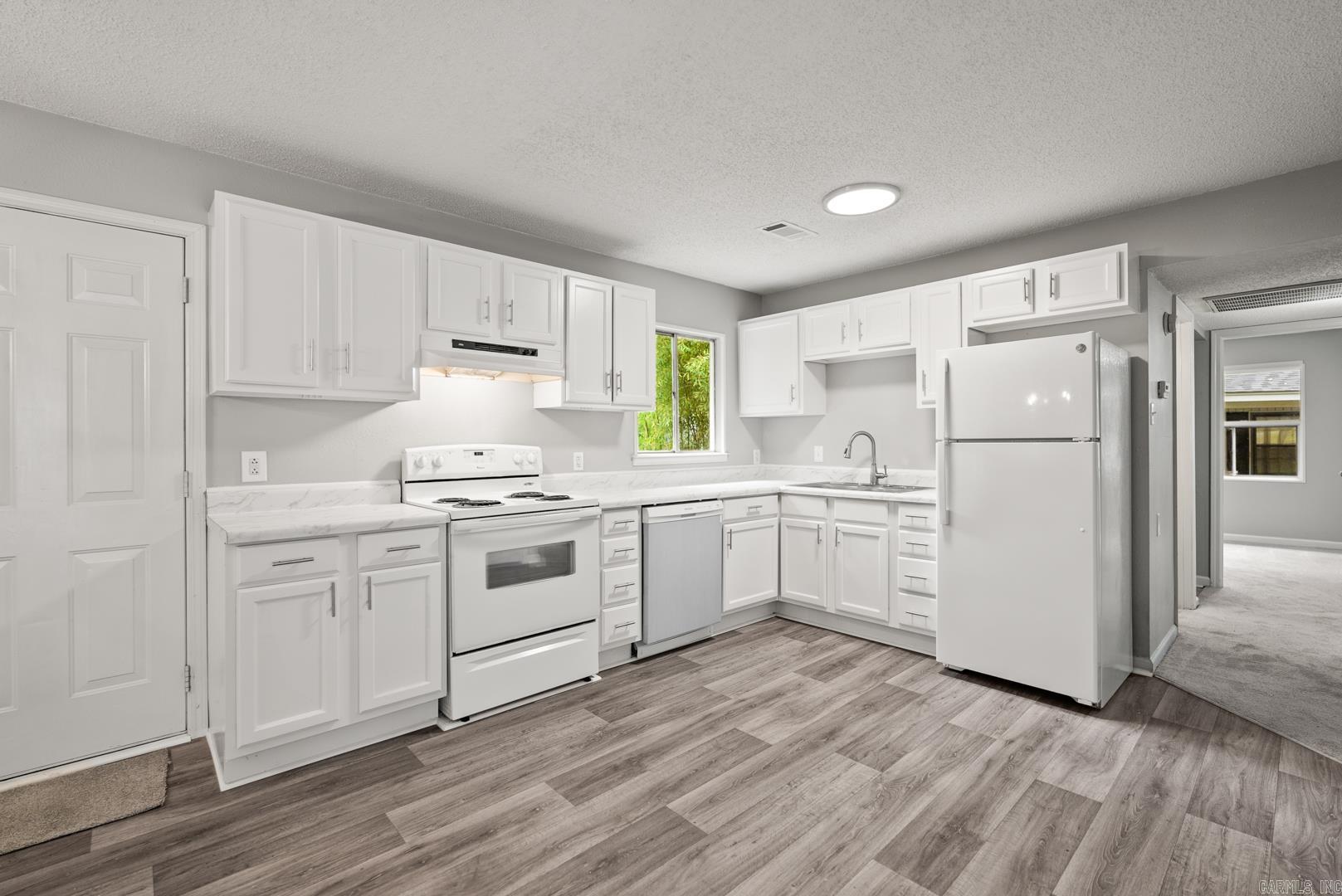 MEADOWCLIFF - Residential