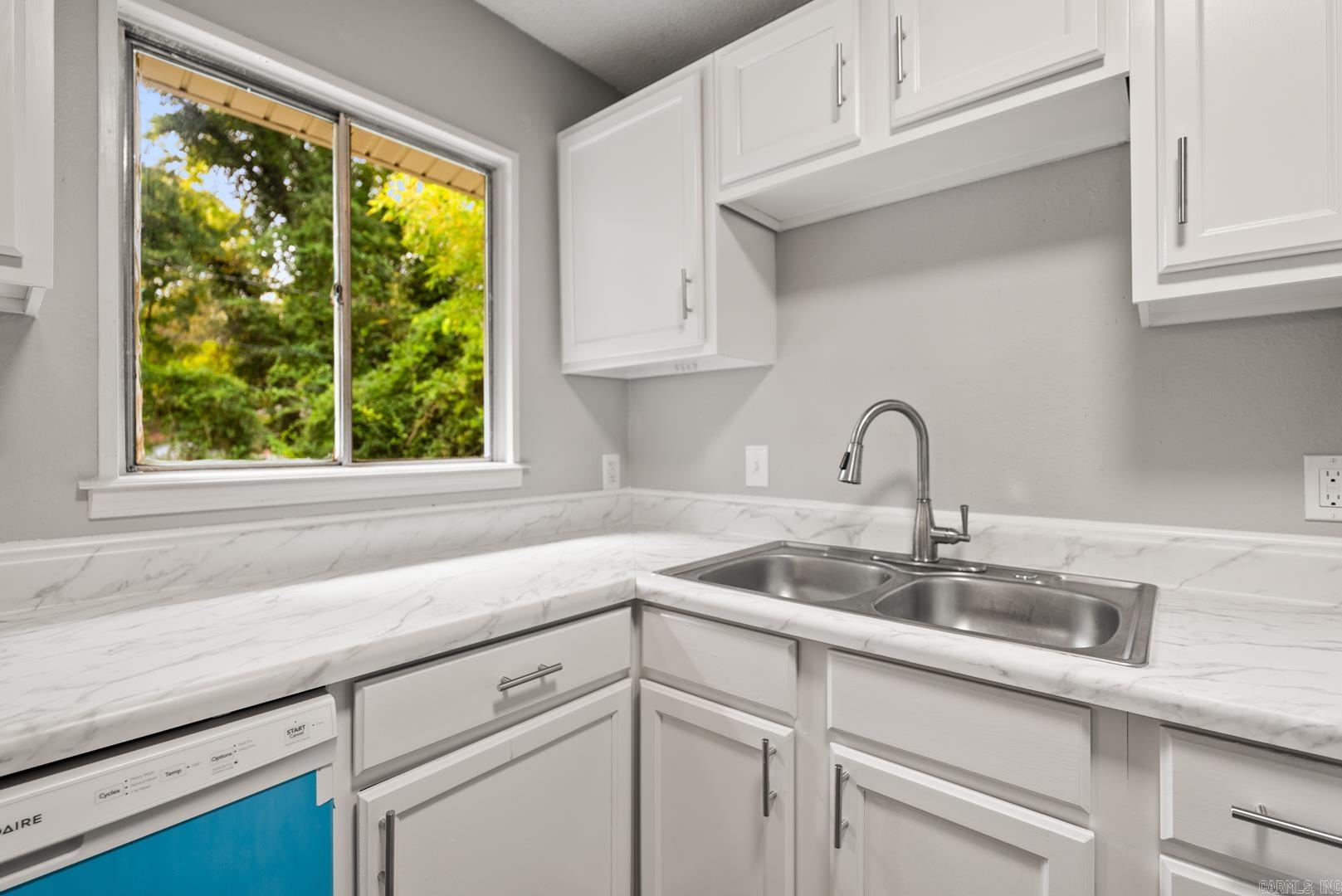 MEADOWCLIFF - Residential