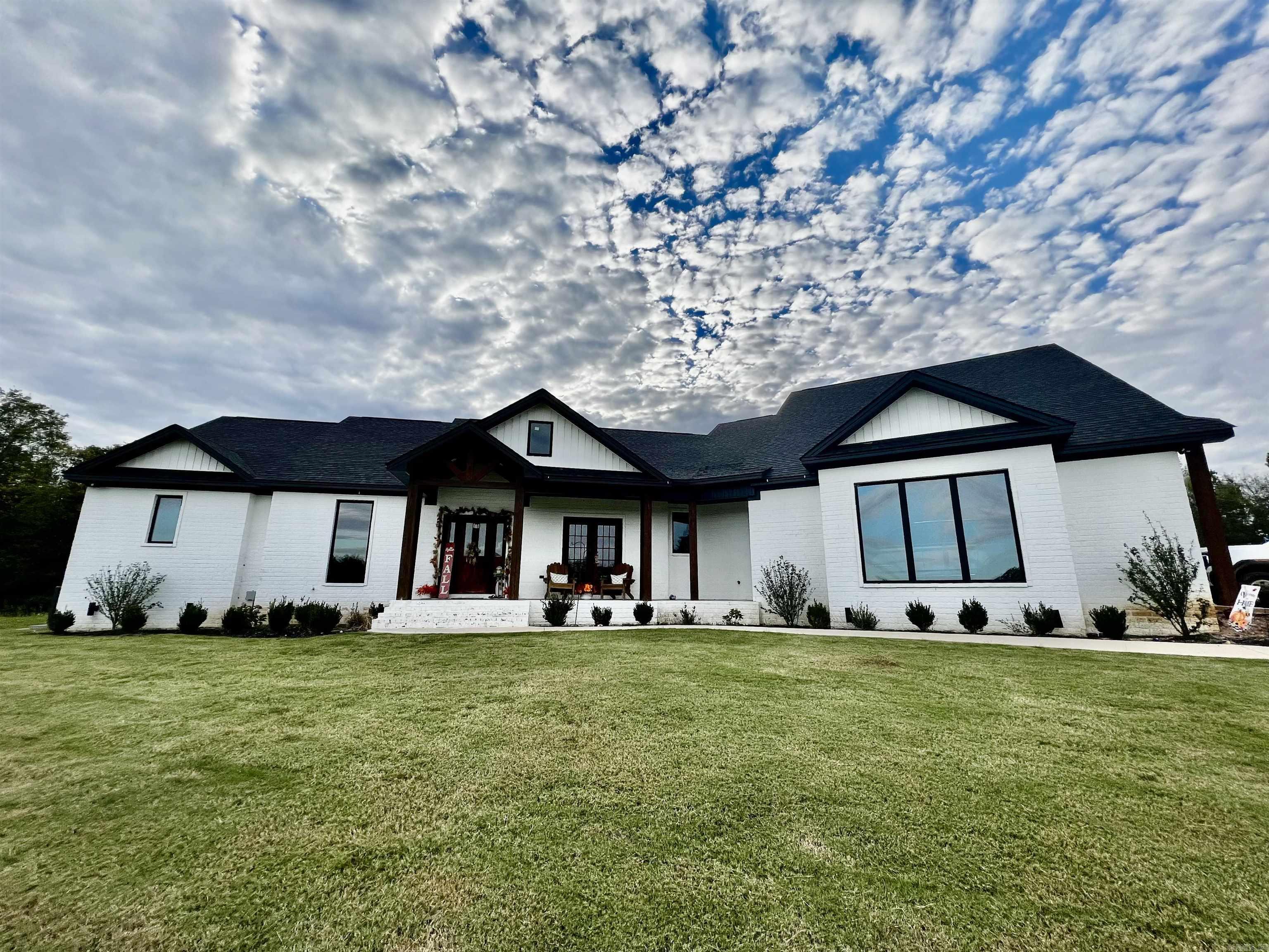 ?? Stunning 3839 Sqft. Country Home on 40 Acres ā Clay County, AR ?? Escape to the peaceful countryside with this beautiful 4-bedroom, 3.5-bath home nestled on 40 acres of rolling hills in rural Clay County, Arkansas! ? Features You'll Love: ? Spacious 3,839 sqft open floor plan ? Large custom kitchen with breakfast nook & den ? Grand living & dining area ā perfect for entertaining ? Split floor plan with 3 bedrooms downstairs ? Private upstairs suite w/ bath, playroom & storage ? 2-car garage for convenience ? Gorgeous scenic views of rolling farmland Enjoy the perfect blend of modern comfort & country charm with plenty of space to roam! Don't miss this rare opportunity to own your dream farm estate! ?? Call today for a private tour! 870-595-2426