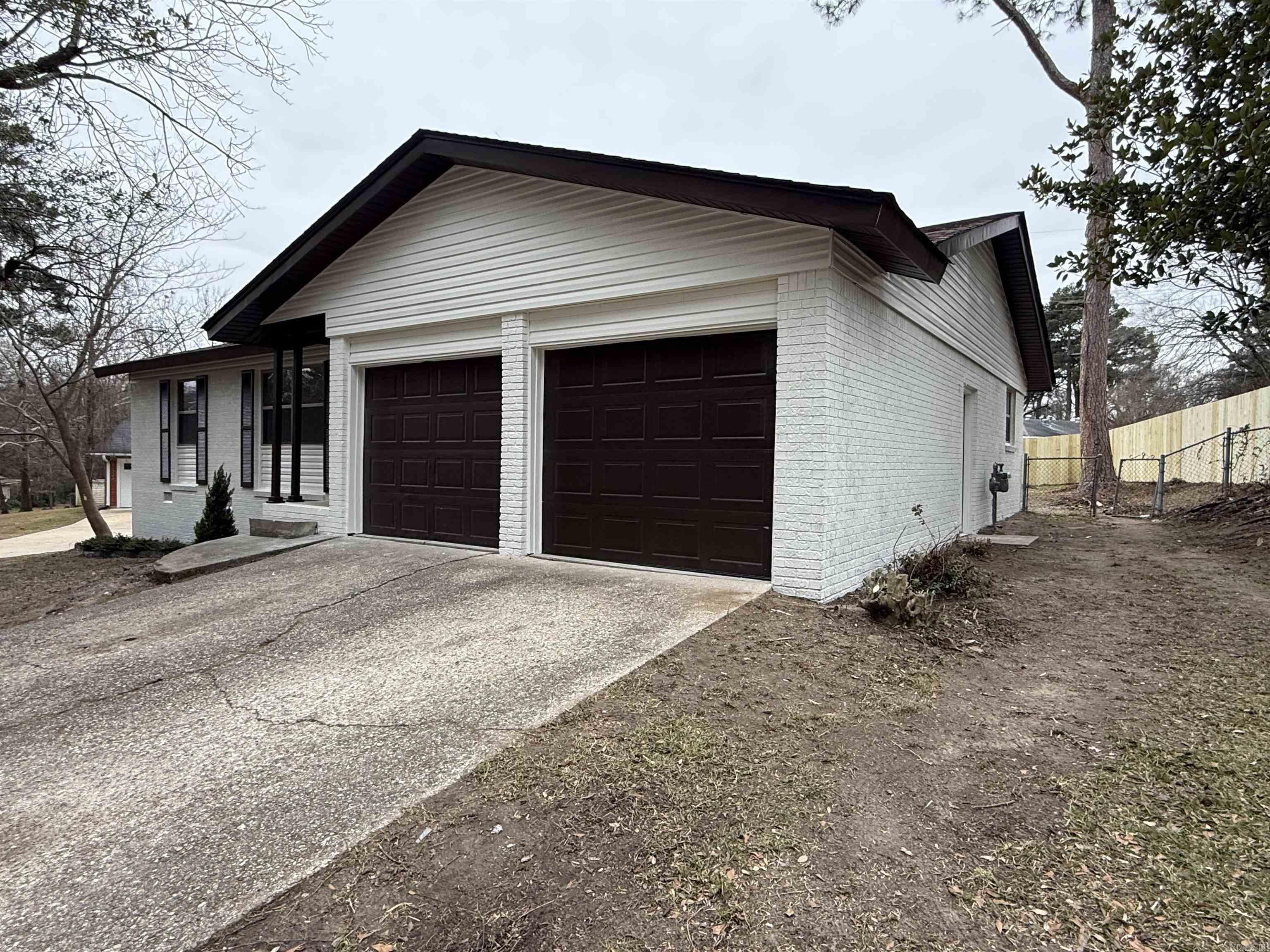 COUNTRY CLUB TERRACE - Residential