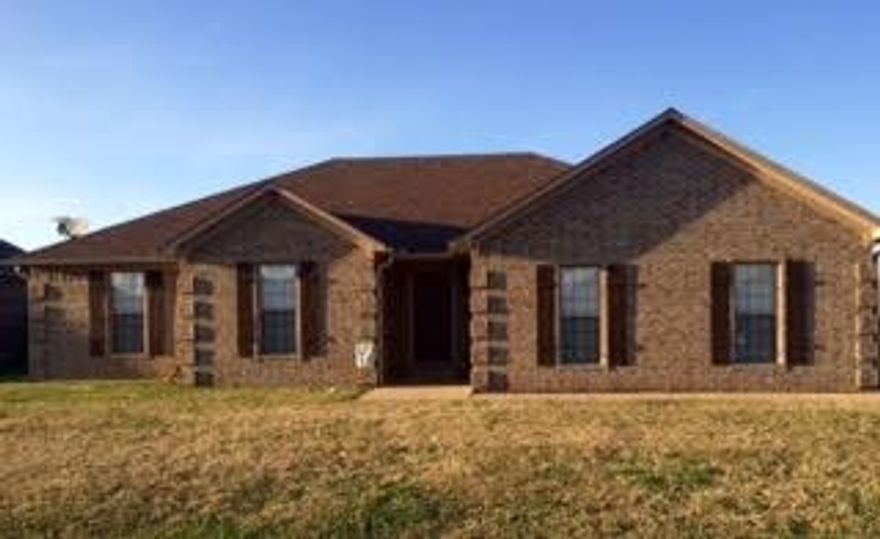 Vilonia Schools!! Home Qualifies for 100% Rural Development Financing.  Home is on Corner Lot with side entrance to garage. 18 inch ceramic tile in wet areas, hardwood in living room, carpet in the bedrooms. Custom Cabinets not prefabricated. Fenced Backyard. Covered Patio. Agents See remarks