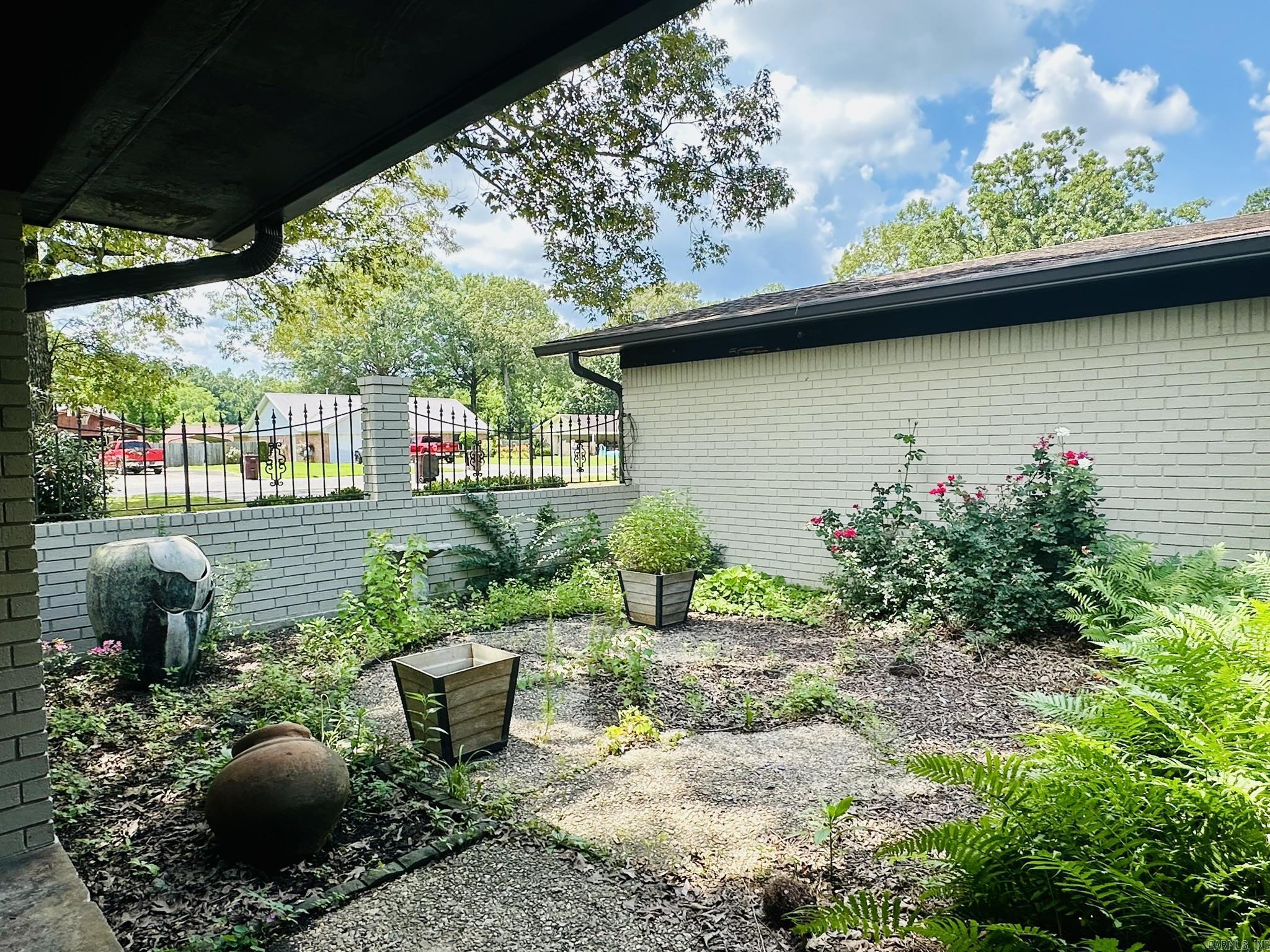 BEVERLY PLACE - Residential